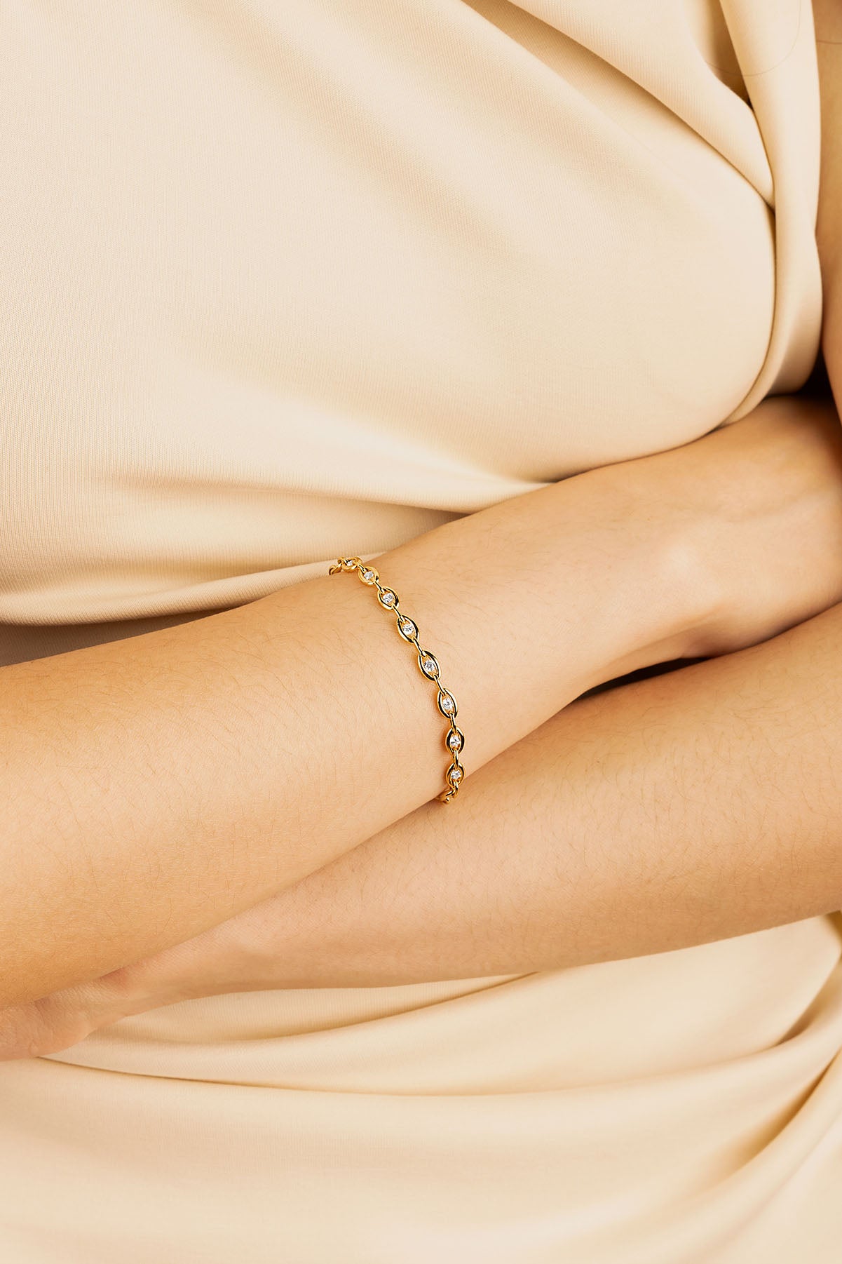 Bracelet Ajustable Chaîne Pavé APM Monaco en or jaune