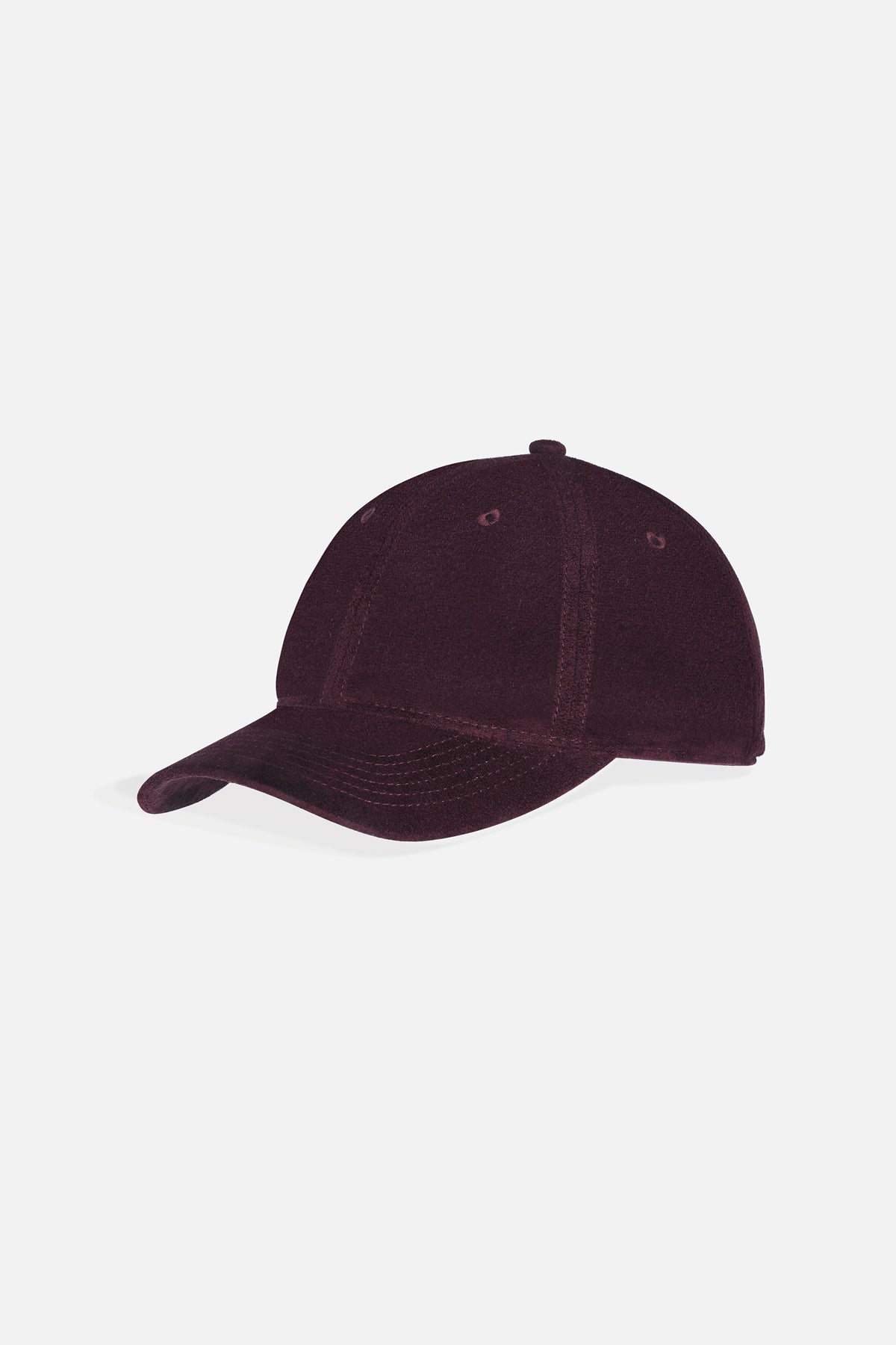 Casquette APM en velours bordeaux, allure feutrée et résolument chic.