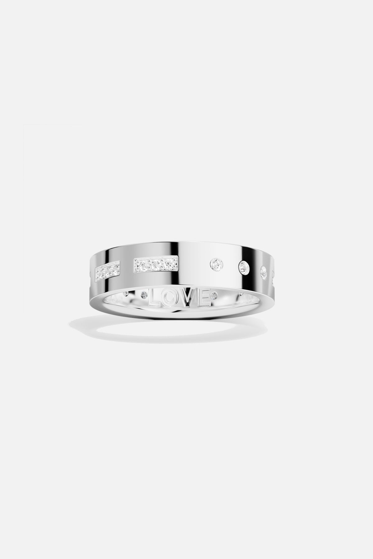 APM Love Ring, un éclat scintillant qui murmure l'amour avec élégance.