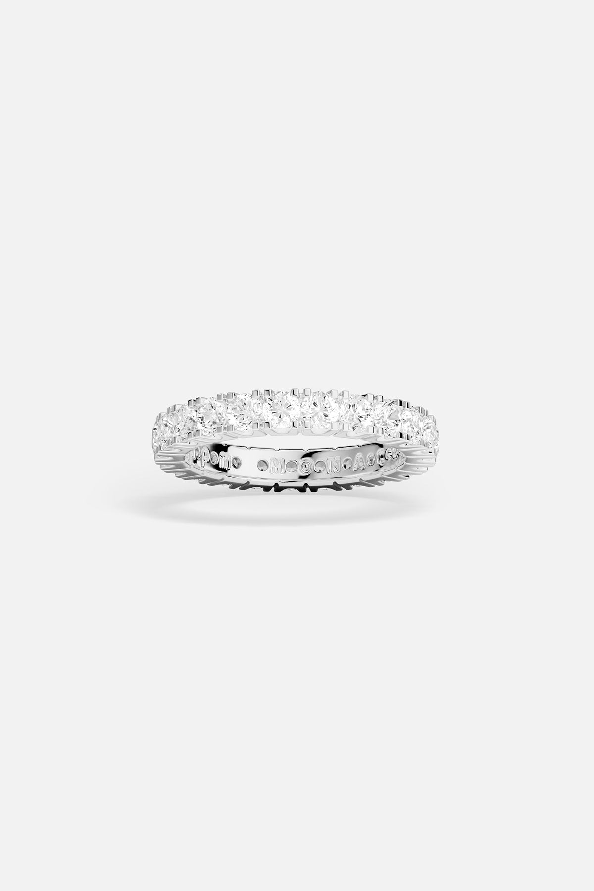 Bague APM en finition rhodium, une éternité de brillance délicate et intemporelle.