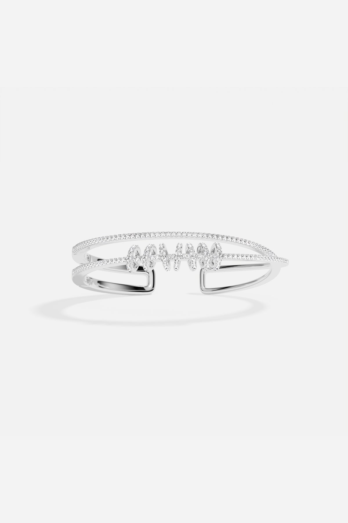 Bracelet APM, éclat scintillant et allure moderne au poignet.