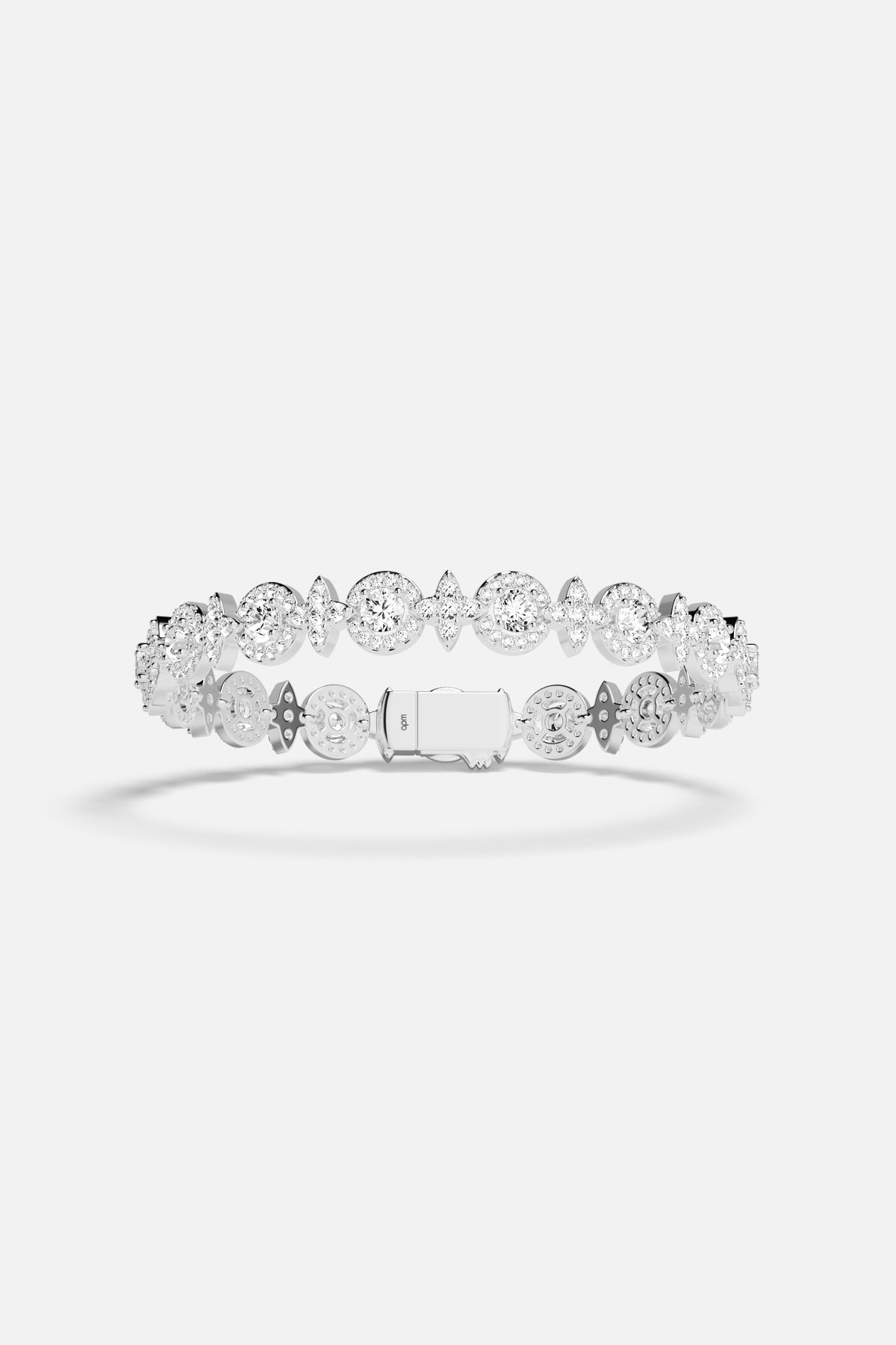 Bracelet APM Monaco alloy, éclat scintillant, une élégance lumineuse au poignet.