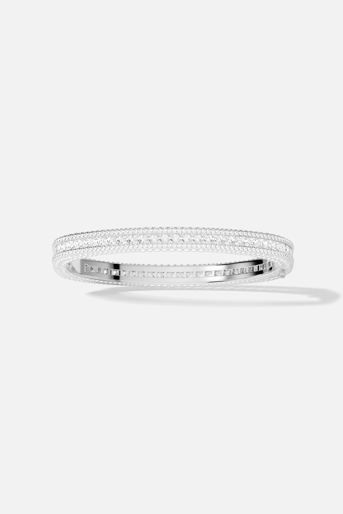 Bracelet APM en finition rhodium, éclat scintillant pour une allure résolument moderne.