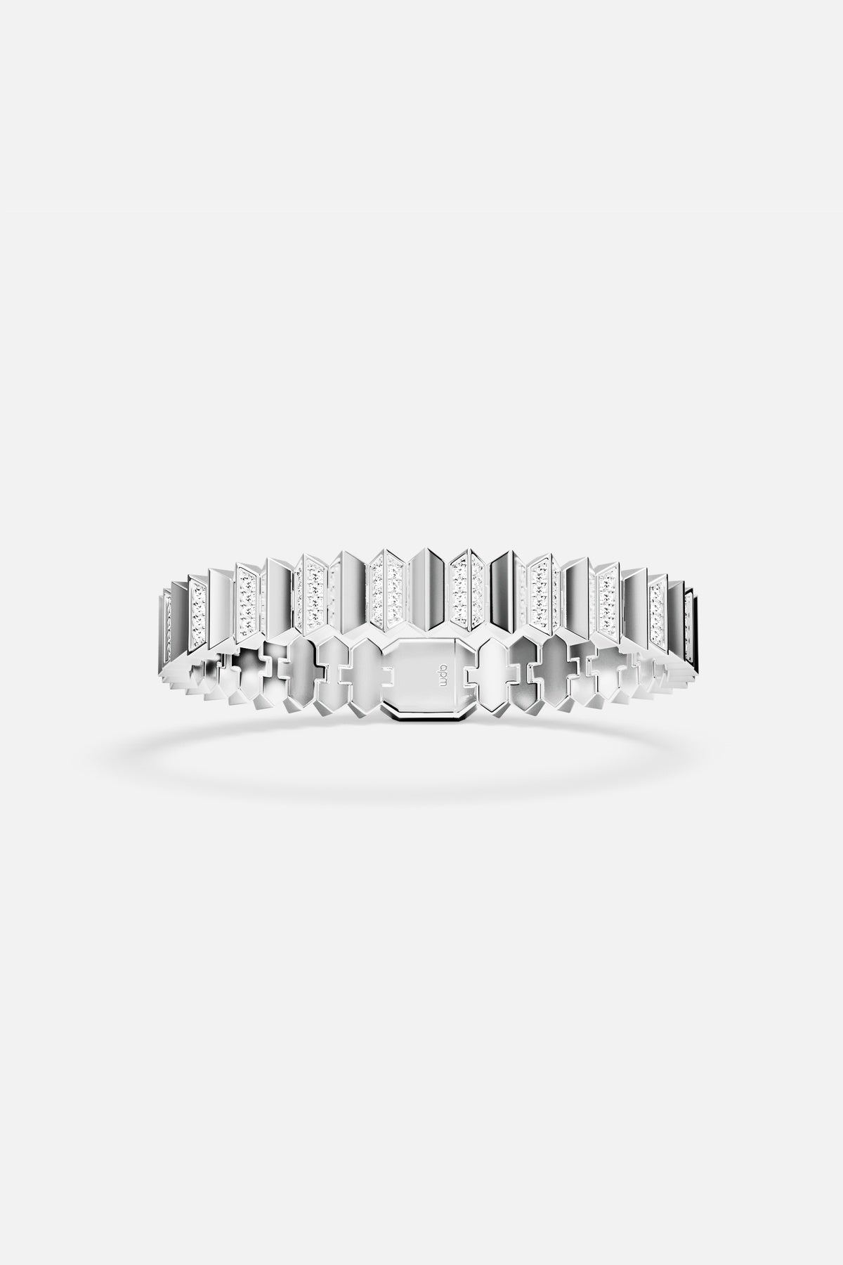 Bracelet APM au rhodium finish, une architecture graphique et lumineuse au poignet.