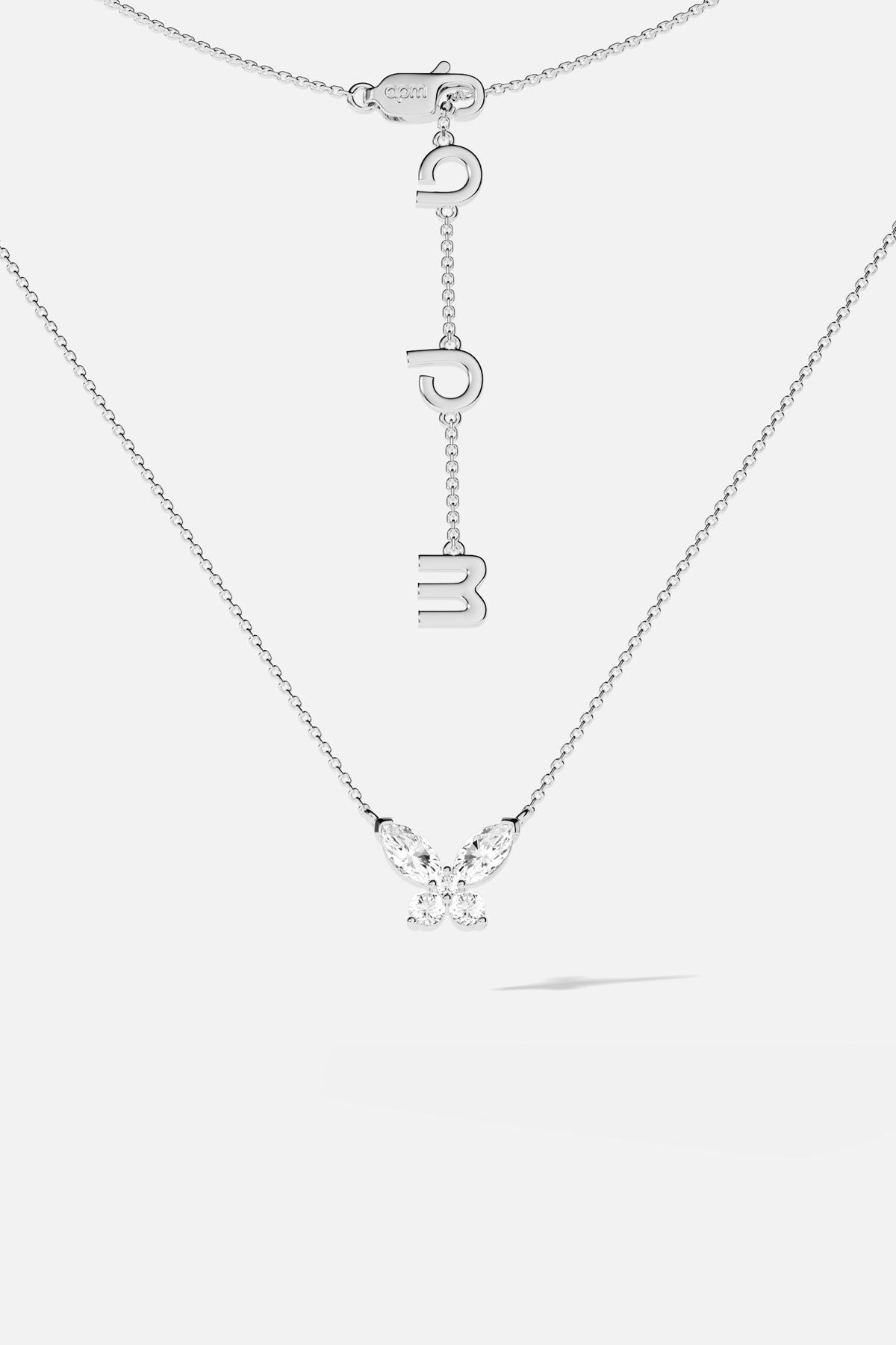 Collier APM Monaco papillon, une envolée délicate en finition rhodiée.
