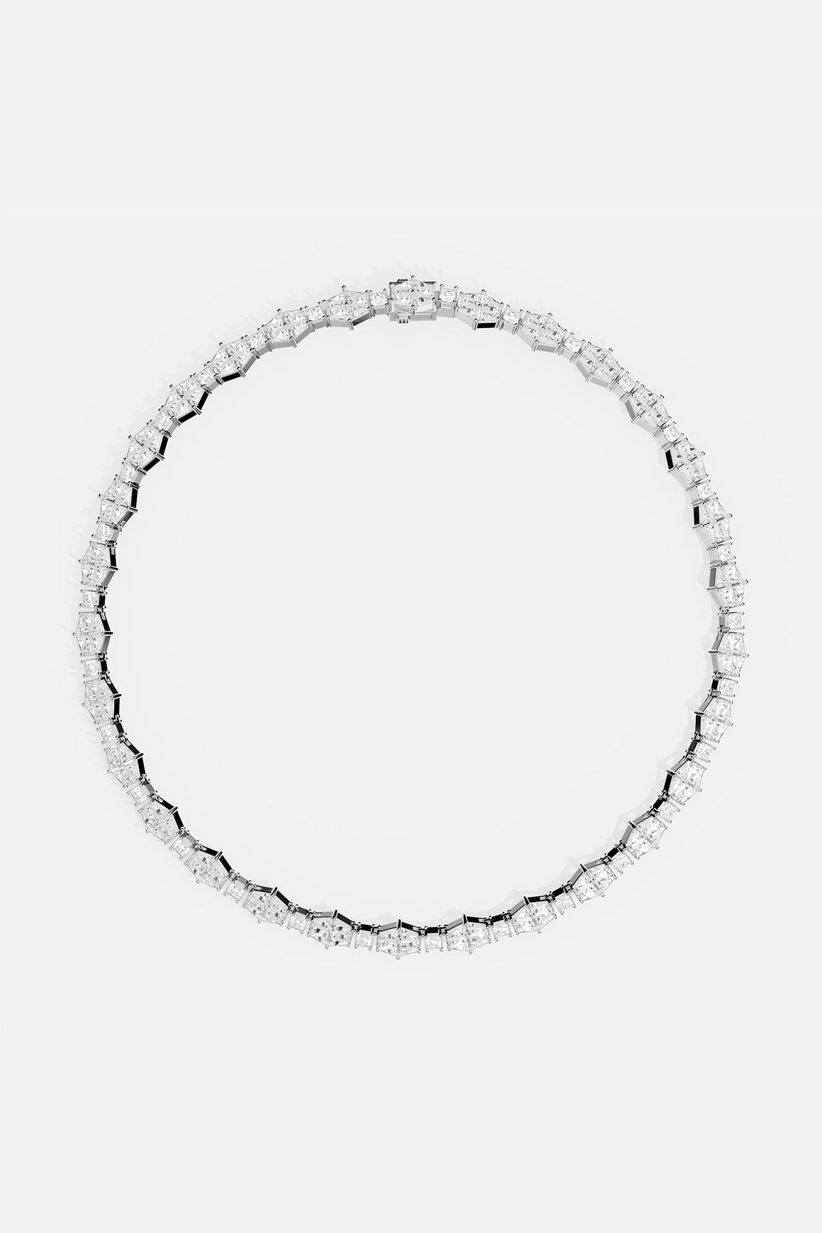 Collier APM, une rivière de lumière pour une élégance intemporelle.