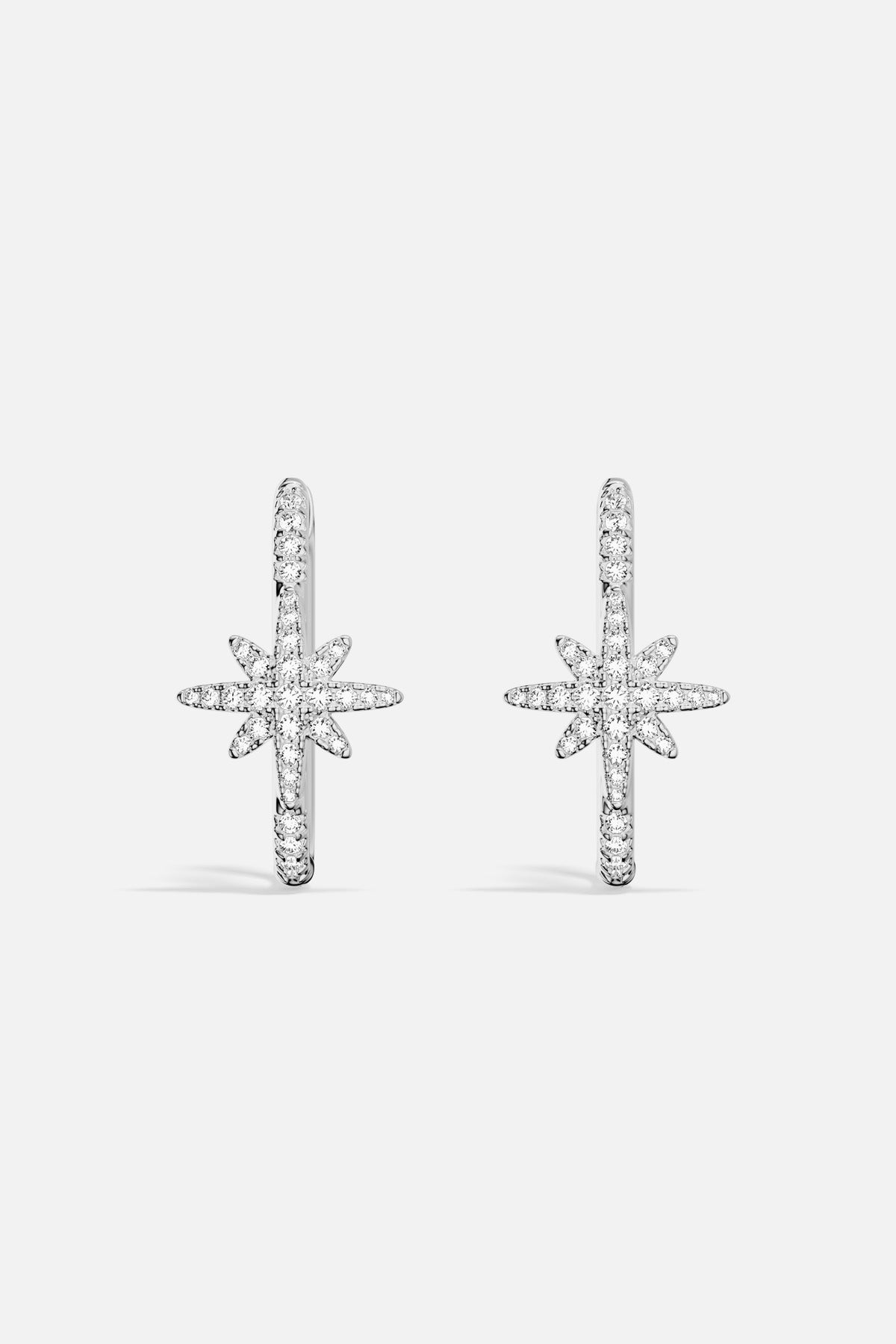 Boucles d'oreilles APM, étoiles scintillantes pour une élégance céleste et intemporelle.
