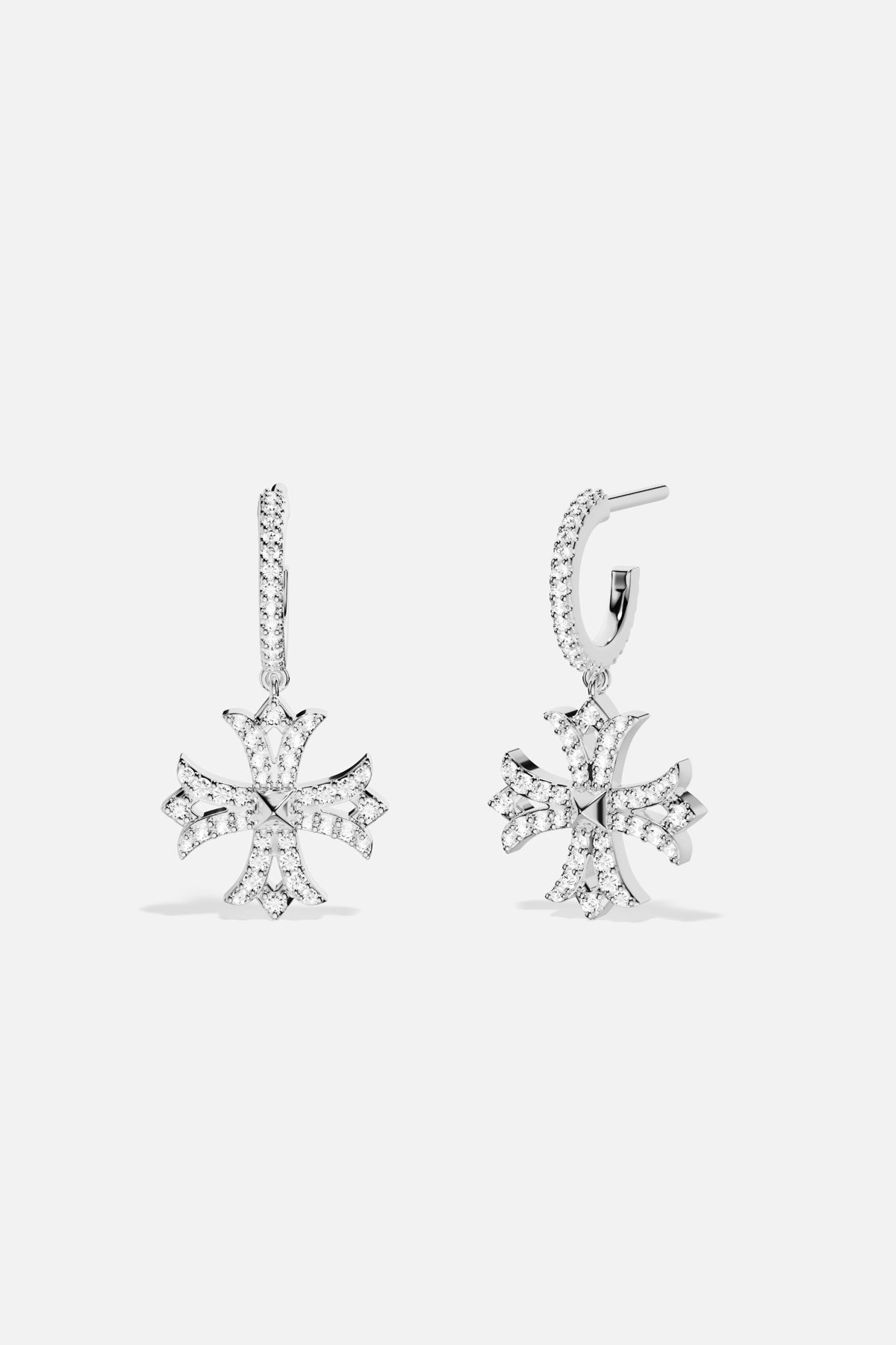 Boucles d'oreilles APM, éclat scintillant et allure délicatement audacieuse.