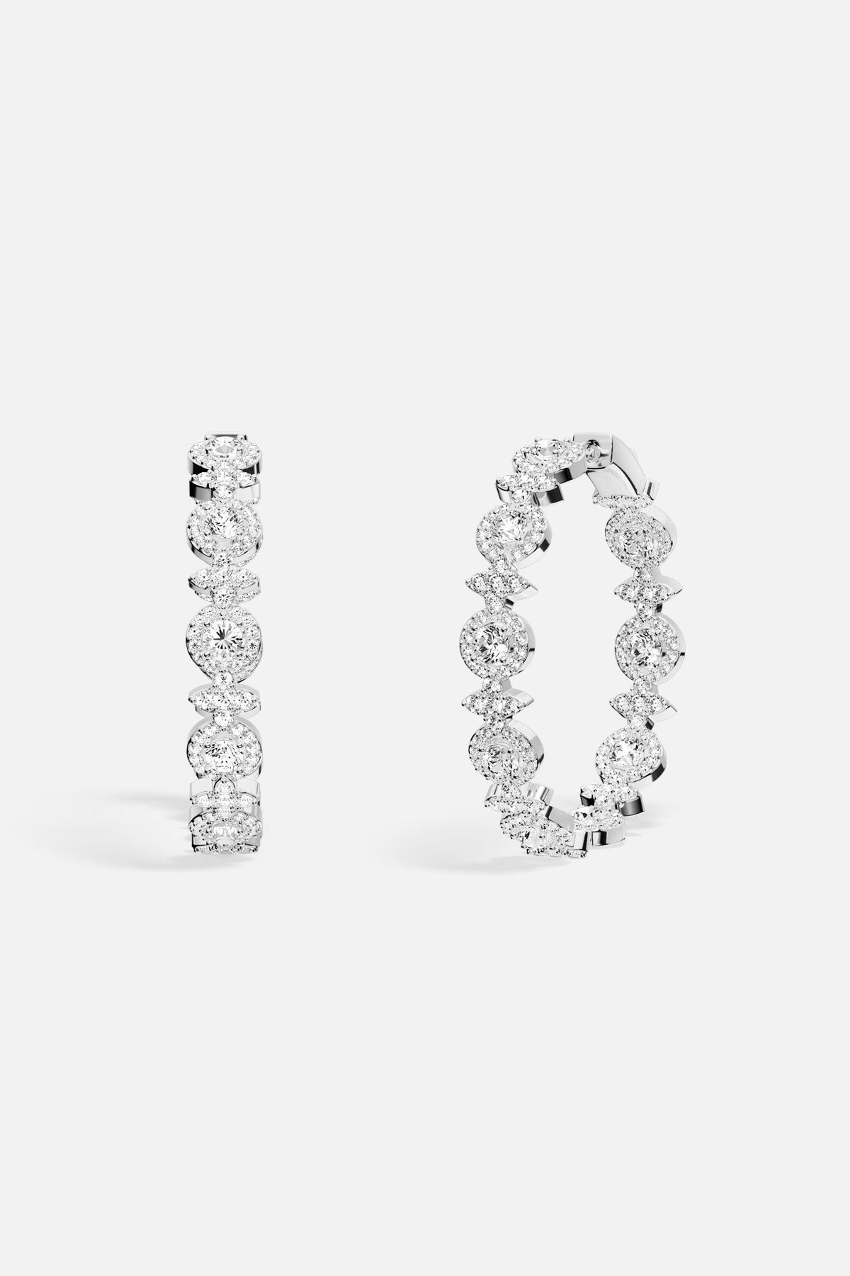 Créoles APM, une cascade lumineuse au éclat rhodium finish, élégance intemporelle.