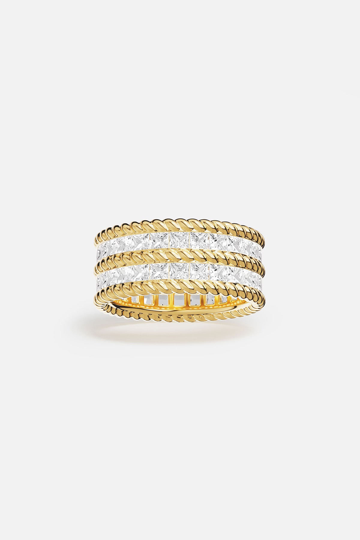 Bague APM, torsades dorées et éclat cristallin, une allure résolument sophistiquée.