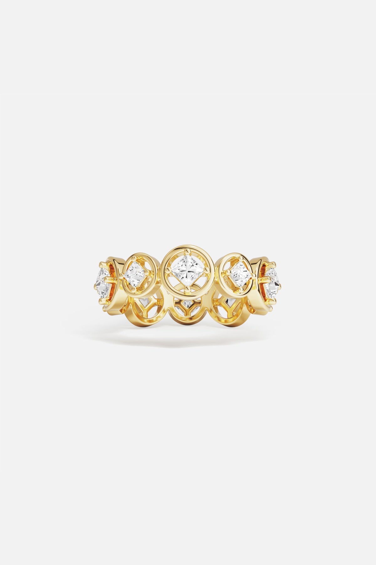 APM Bague dorée, éclat lumineux et allure raffinée pour un charme intemporel.