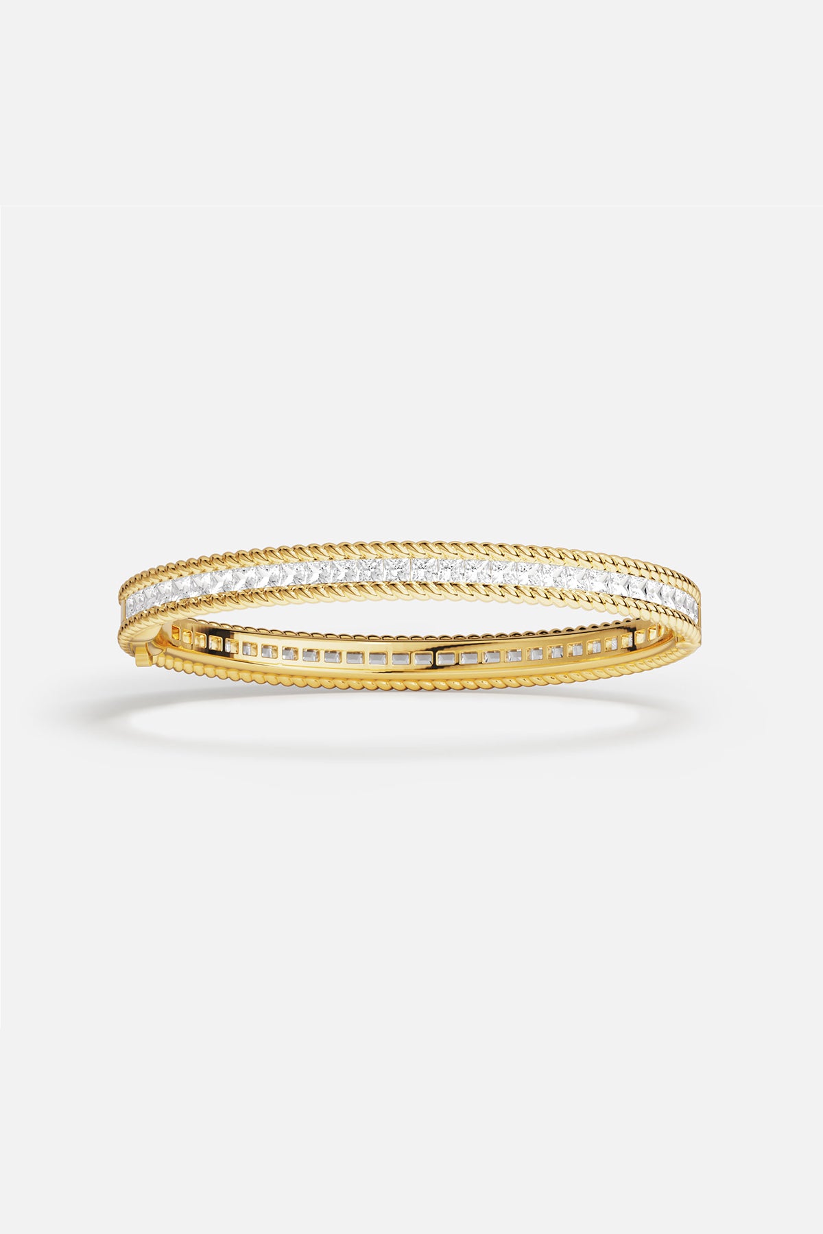 Bracelet APM, éclat doré et ligne scintillante, une élégance intemporelle au poignet.