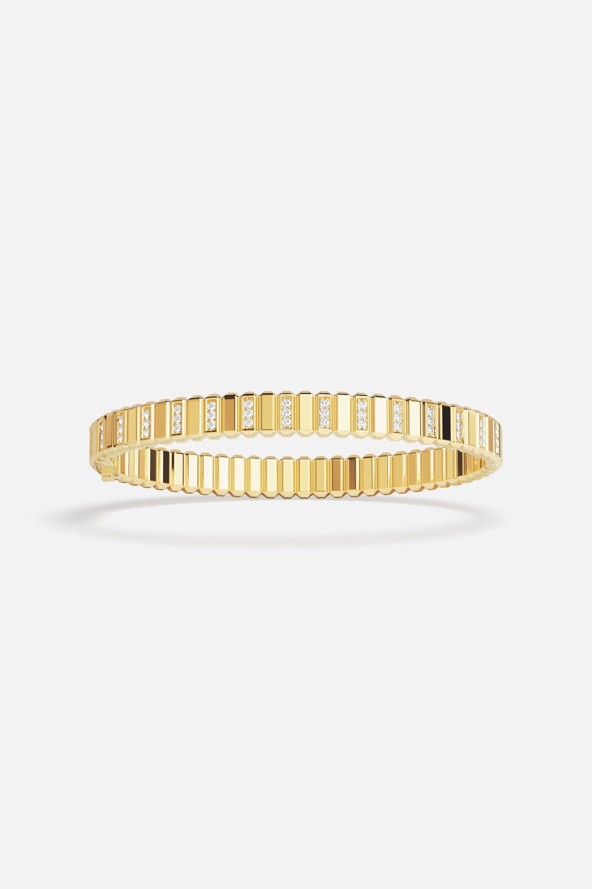 Bracelet APM doré, éclats rythmés pour une allure résolument moderne et lumineuse.