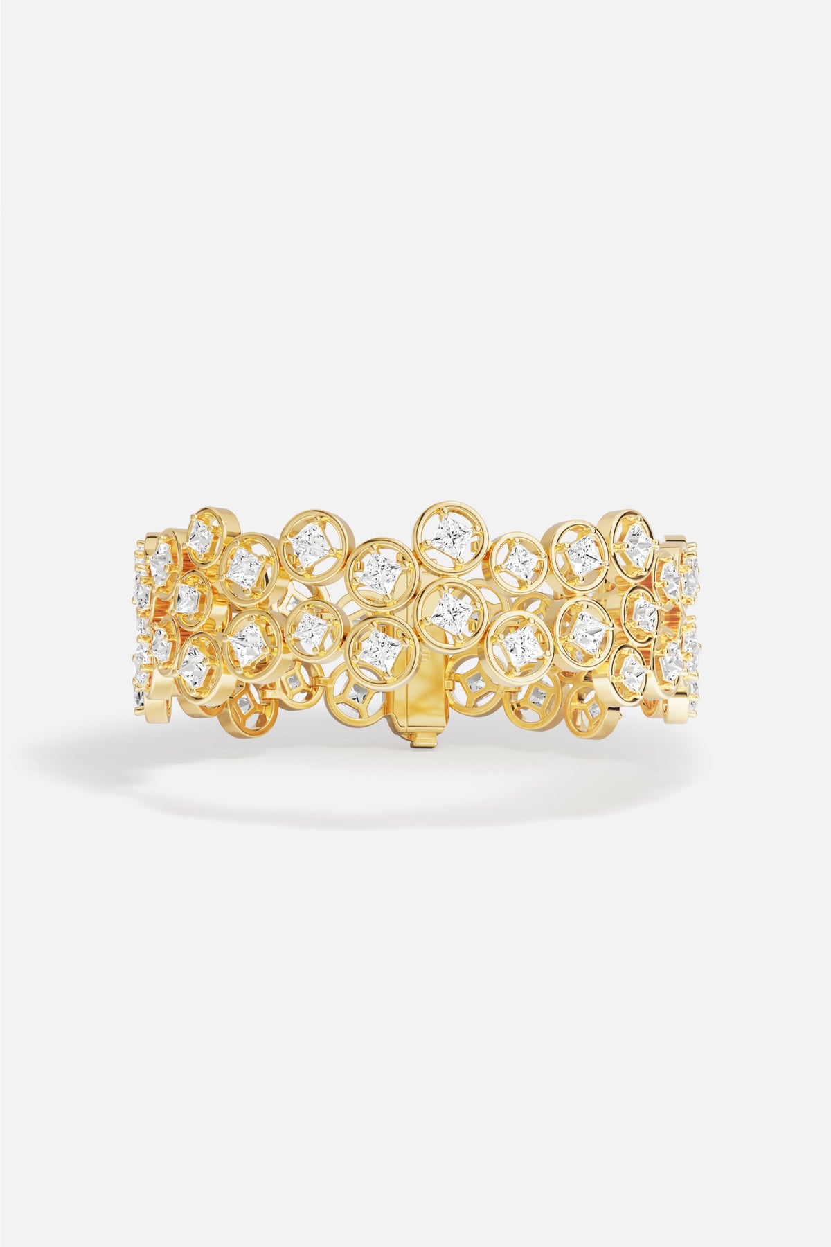 Bracelet APM en alliage APM Monaco doré, une constellation lumineuse au poignet.