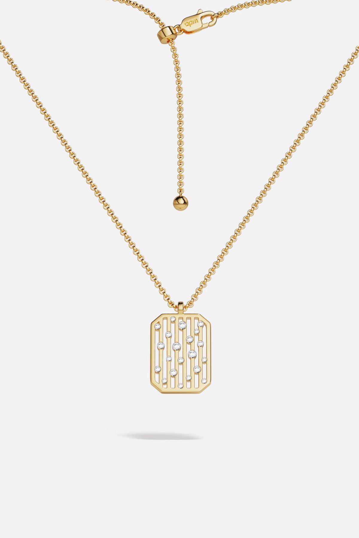 Collier APM à pendentif doré, une allure graphique et lumineuse au quotidien.