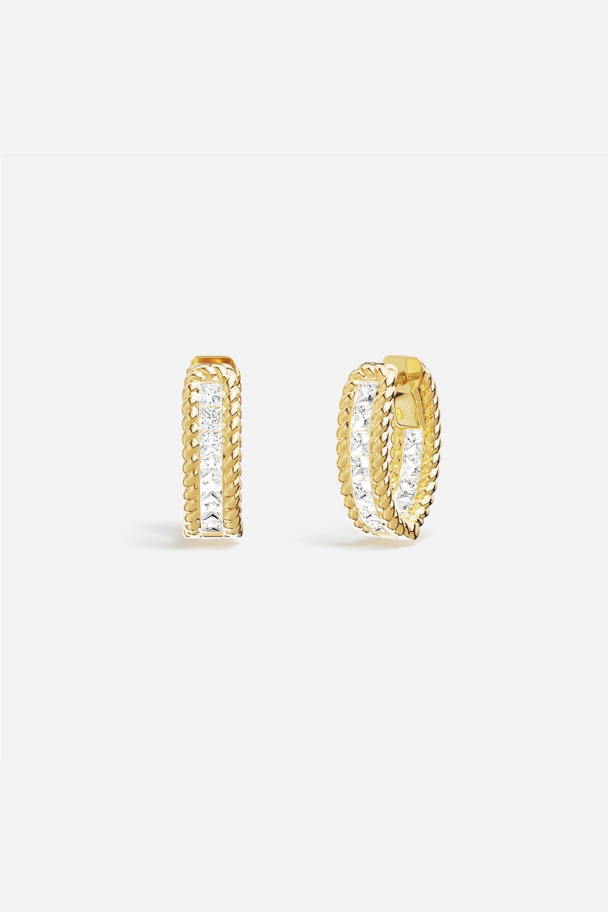 Boucles d'oreilles APM Monaco, éclat tressé et lumière contemporaine.