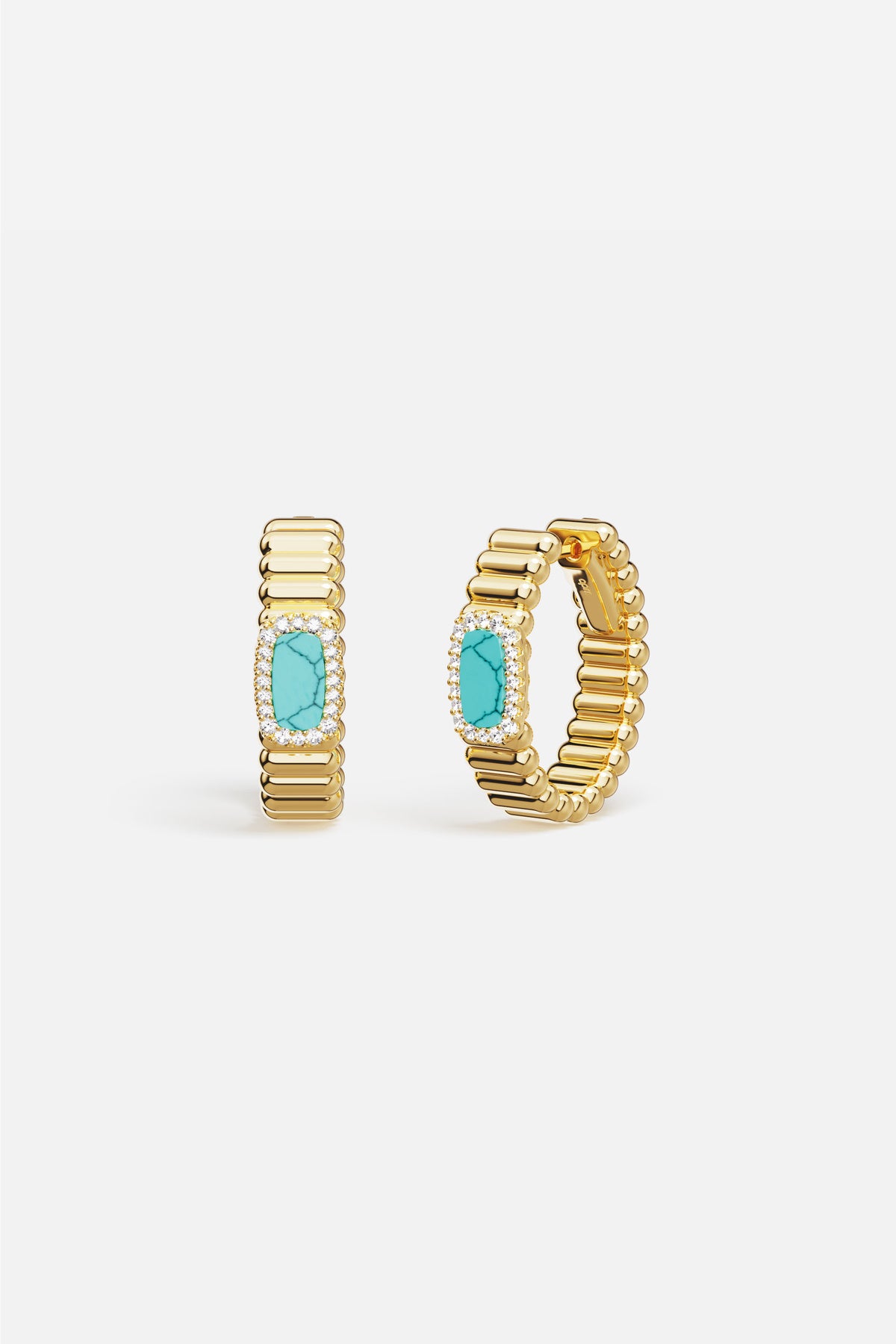 Créoles APM aux reflets dorés et turquoise, une élégance solaire et affirmée.