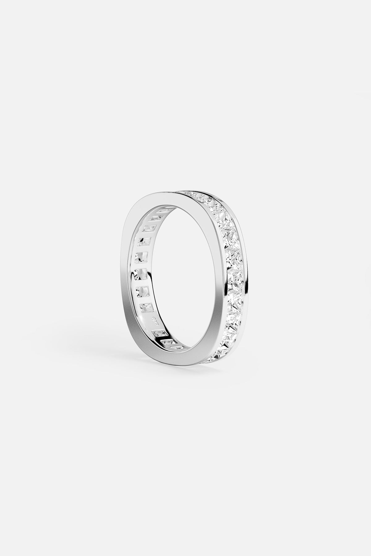 Bague APM, éclat rhodium finish, une élégance intemporelle au quotidien.