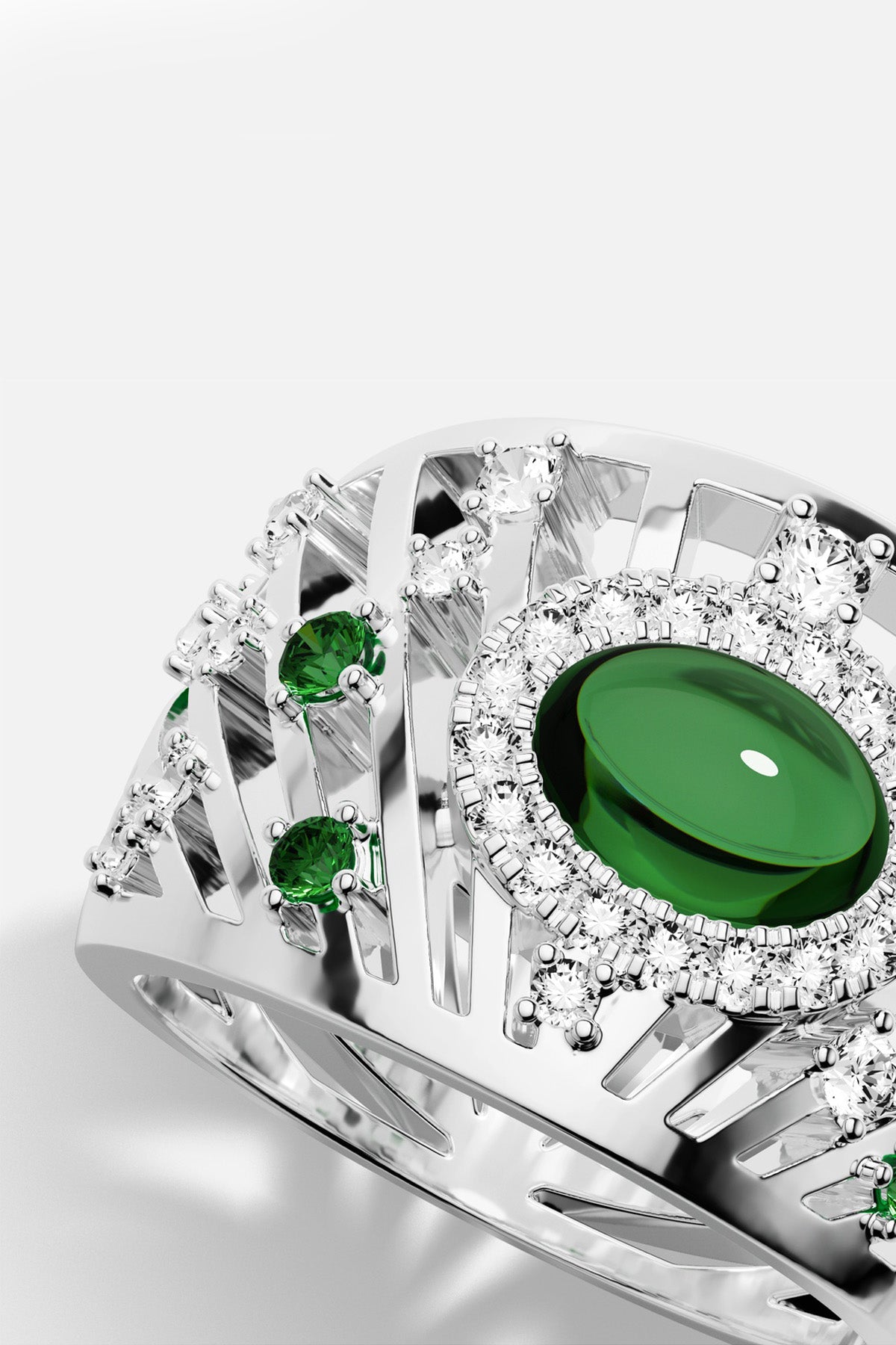 Bague APM, cabochon vert lumineux et éclats scintillants, une élégance audacieuse et solaire.