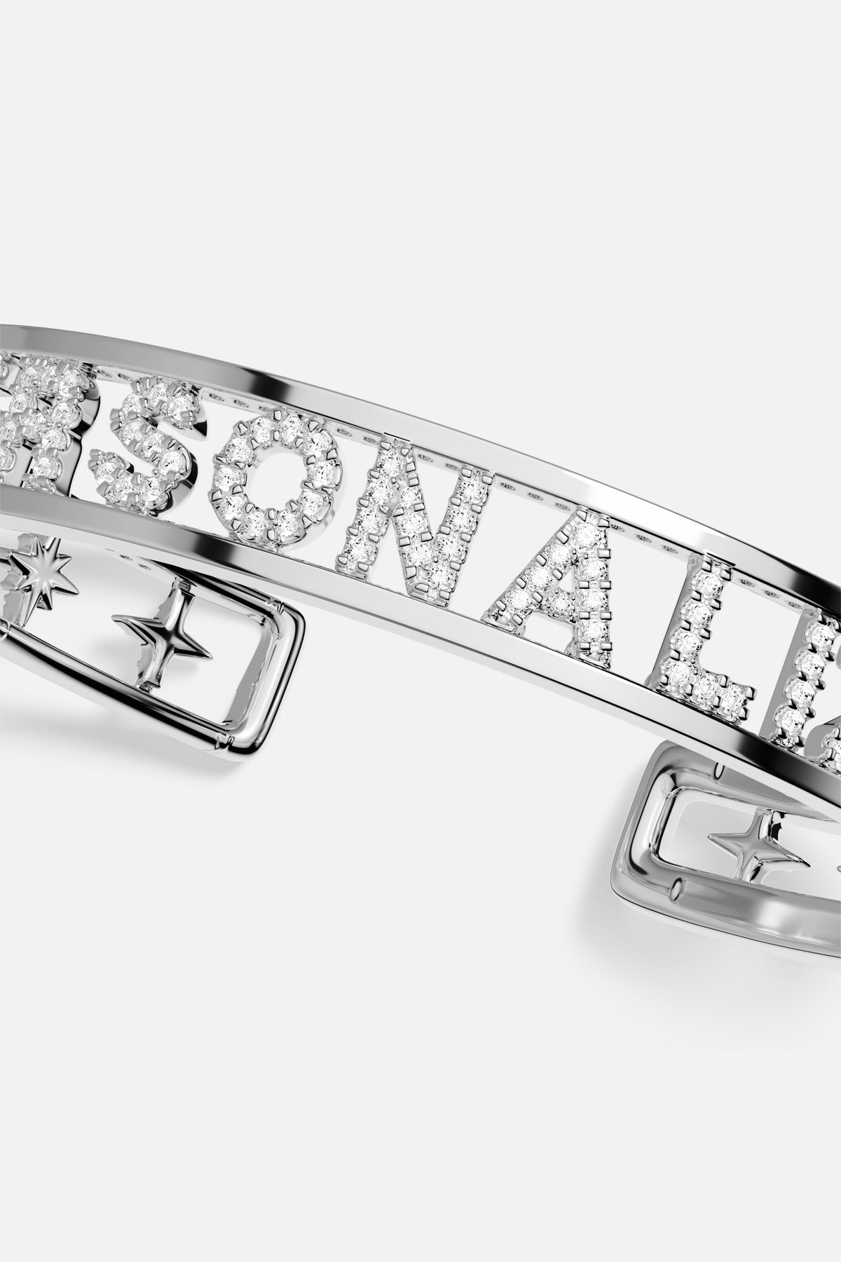 Bracelet APM personnalisable, lettres scintillantes et finition rhodiée, une signature étoilée.