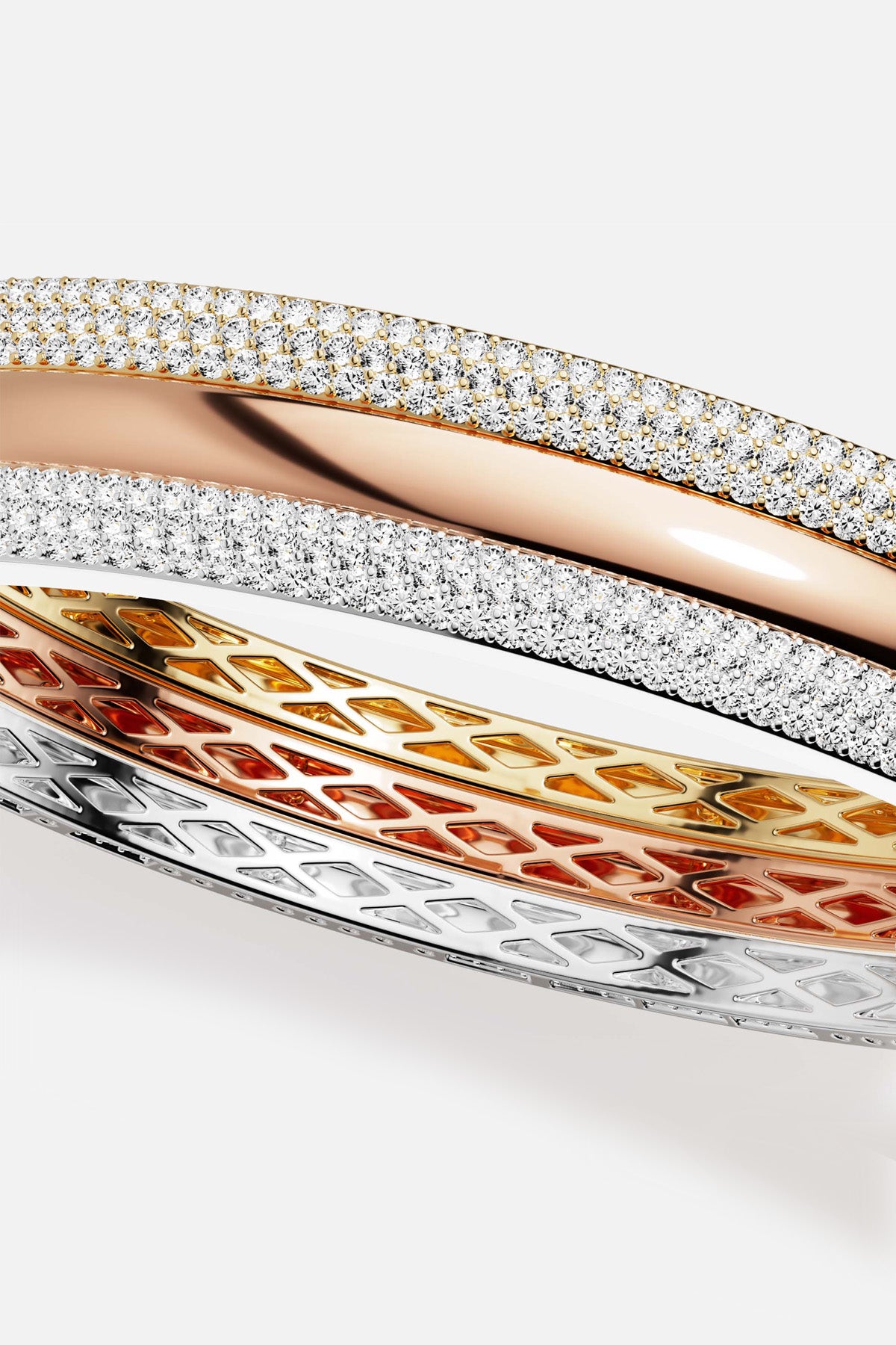 Bracelets APM, un trio de couleurs scintillantes pour une élégance résolument contemporaine.