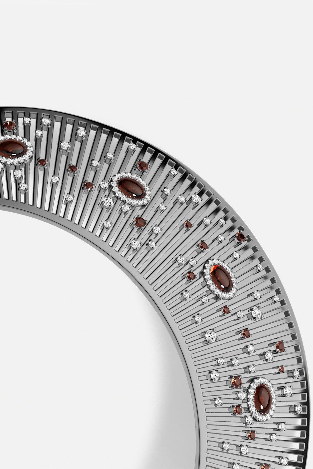 Bracelet APM en finition rhodium, éclats scintillants et cabochons profonds, allure sculpturale et audacieuse.
