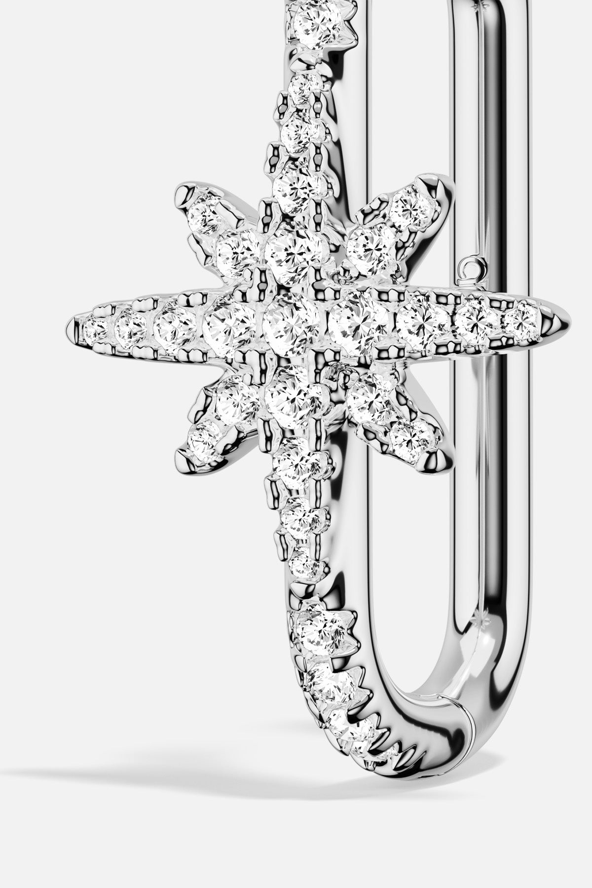 Bague Étoile APM Monaco, éclat scintillant pour une élégance résolument céleste.