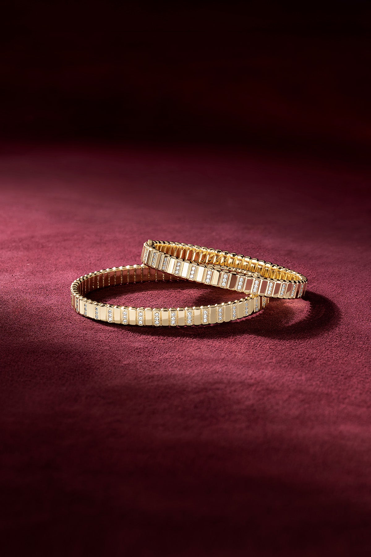 Bracelets APM en alliage APM Monaco doré, une élégance rythmée et lumineuse.
