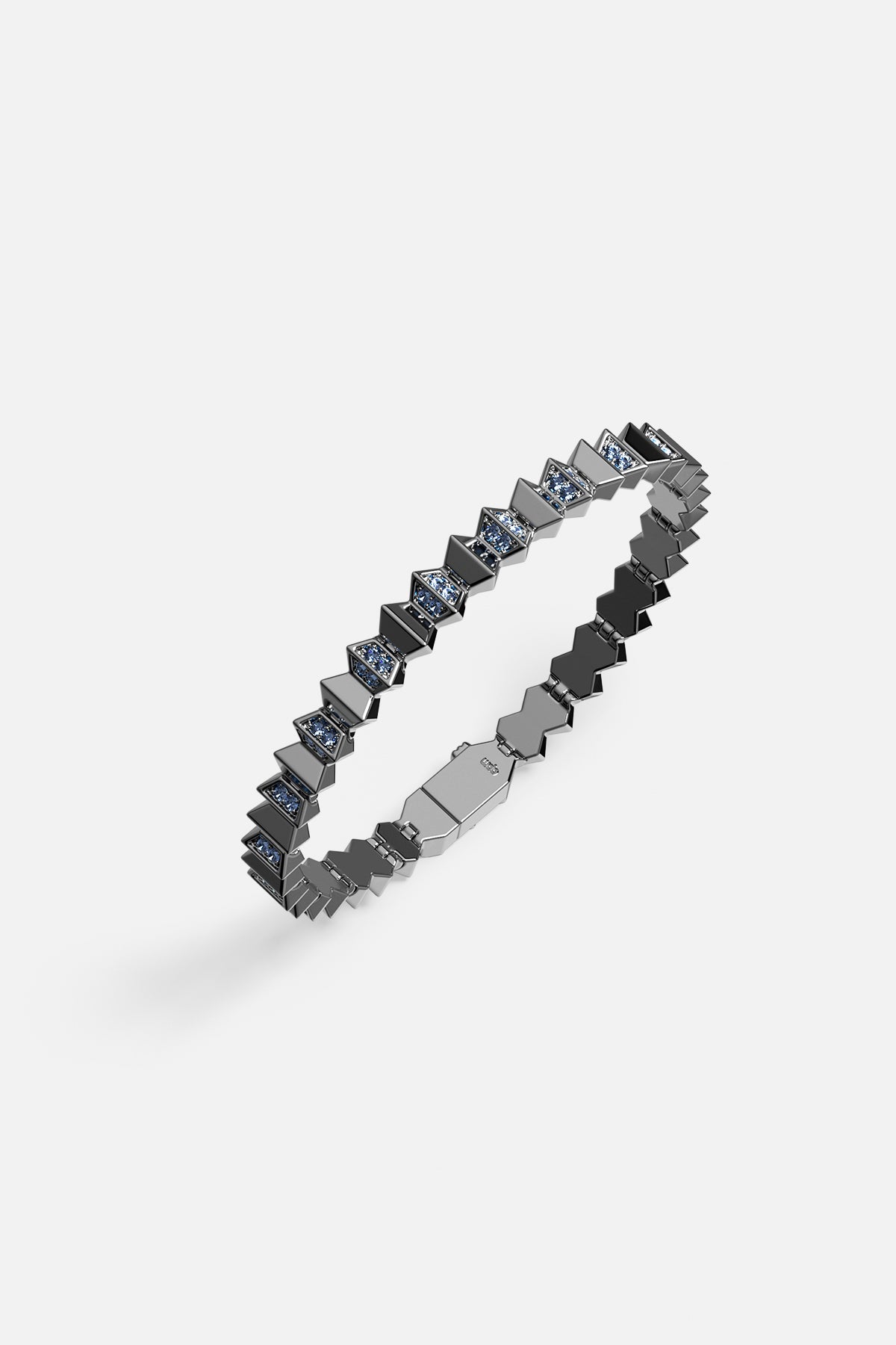 Bracelet APM au rythme géométrique audacieux, éclats bleus sur finition rhodium.
