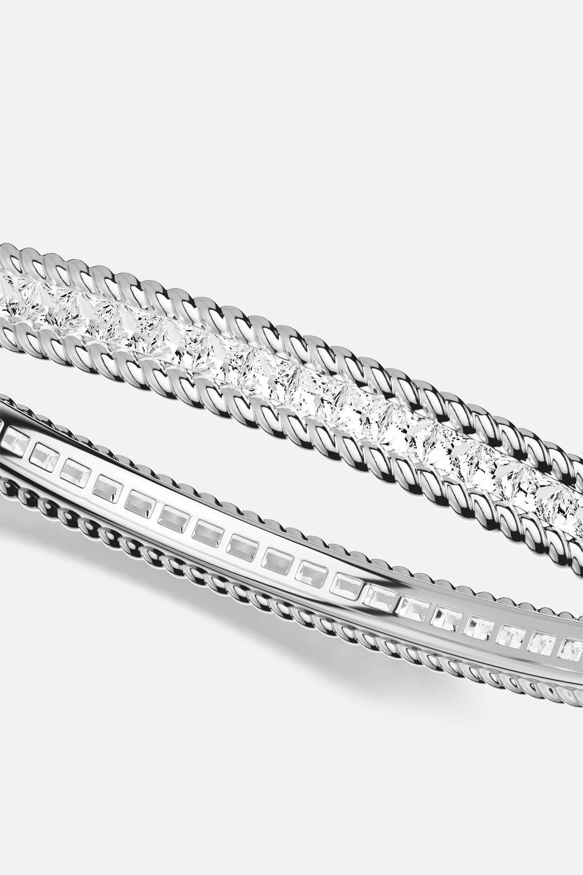 Bracelet APM Monaco, éclat torsadé et brillance ciselée, une élégance lumineuse au quotidien.