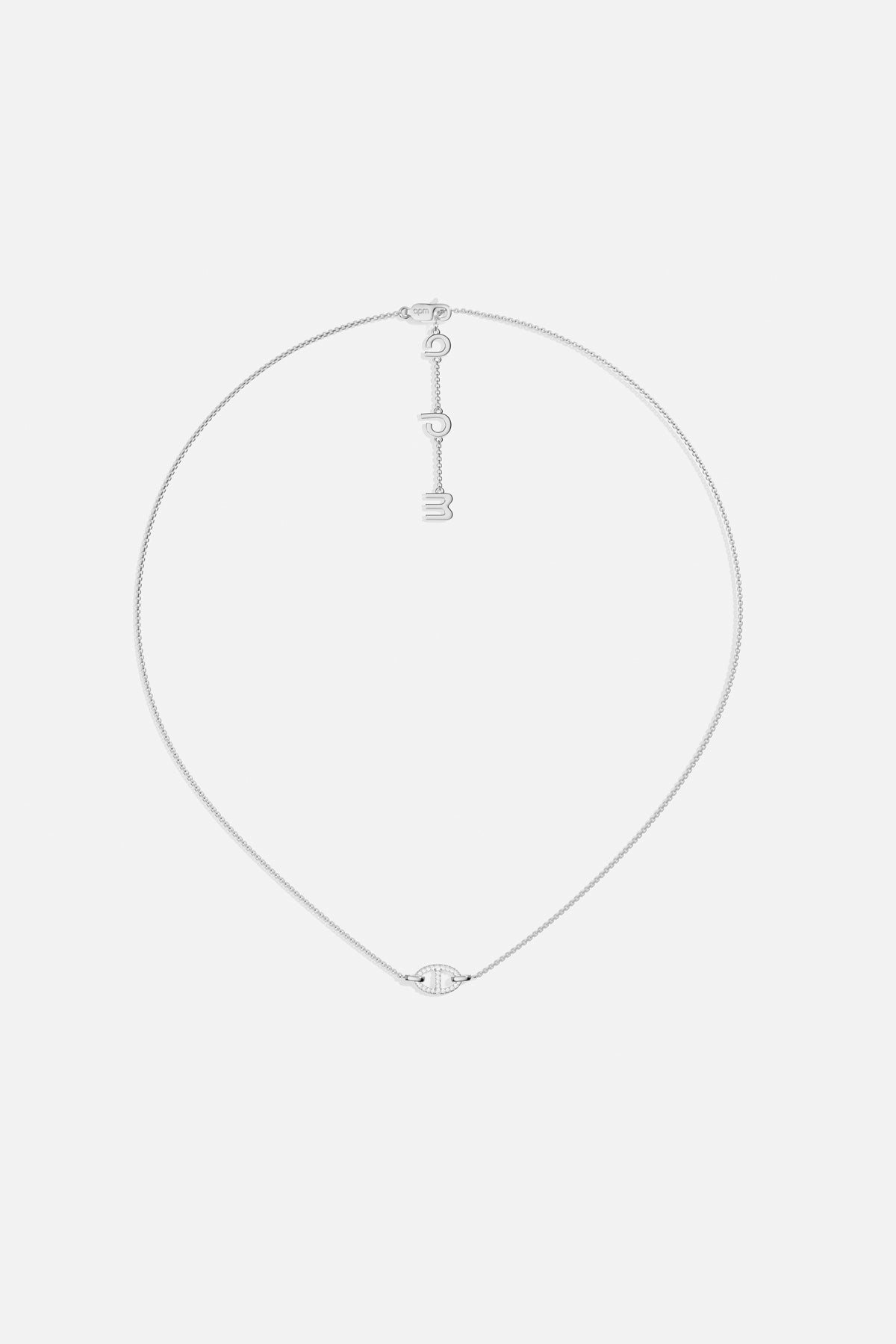 Collier APM Marina, une élégance fluide et lumineuse au quotidien.
