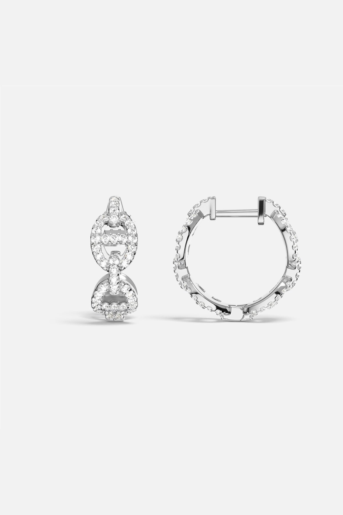 Créoles APM Monaco finition rhodium, éclat pavé et allure chaîne délicatement lumineuse.