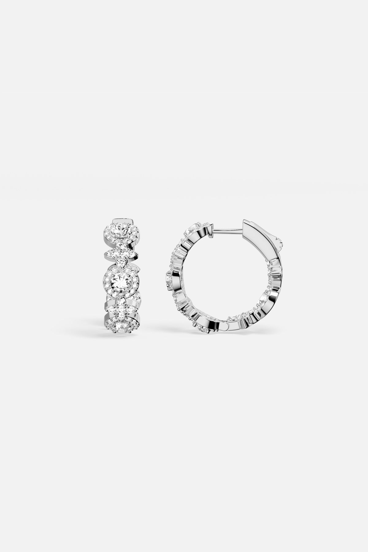 Créoles APM Monaco, une cascade lumineuse de pierres éclatantes pour une allure raffinée.