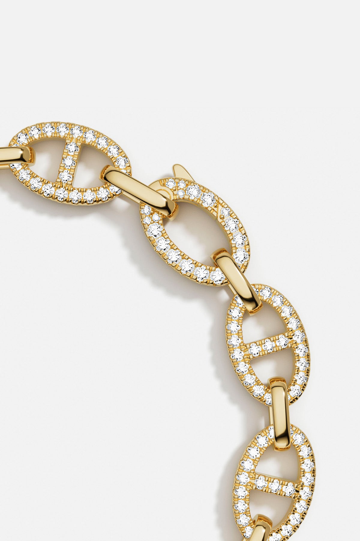 Bracelet Morse APM, maillons scintillants aux couleurs dorées, éclat contemporain et audacieux.