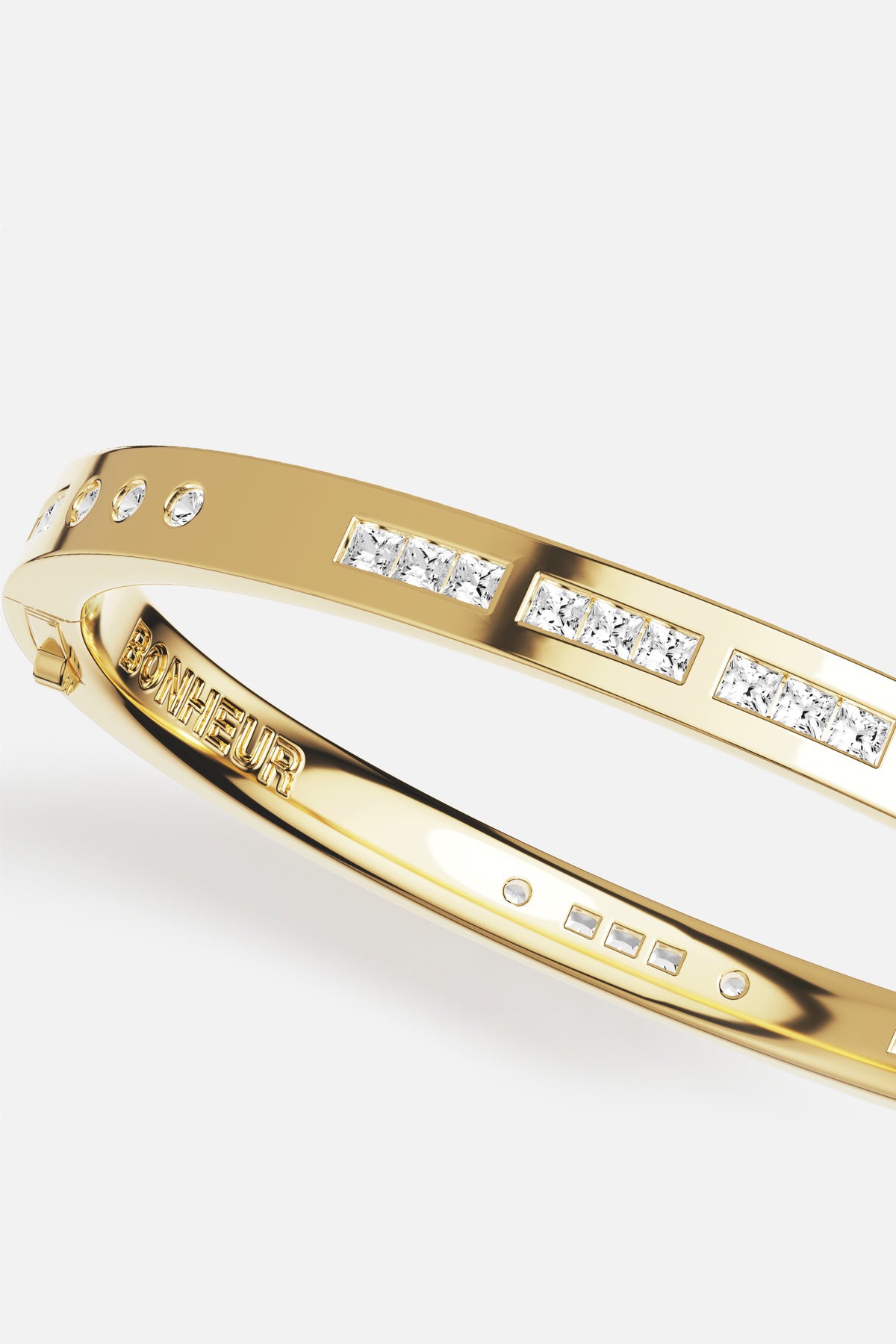 Bracelet Bonheur APM Monaco, éclat doré et lumière sertie, une promesse précieuse.