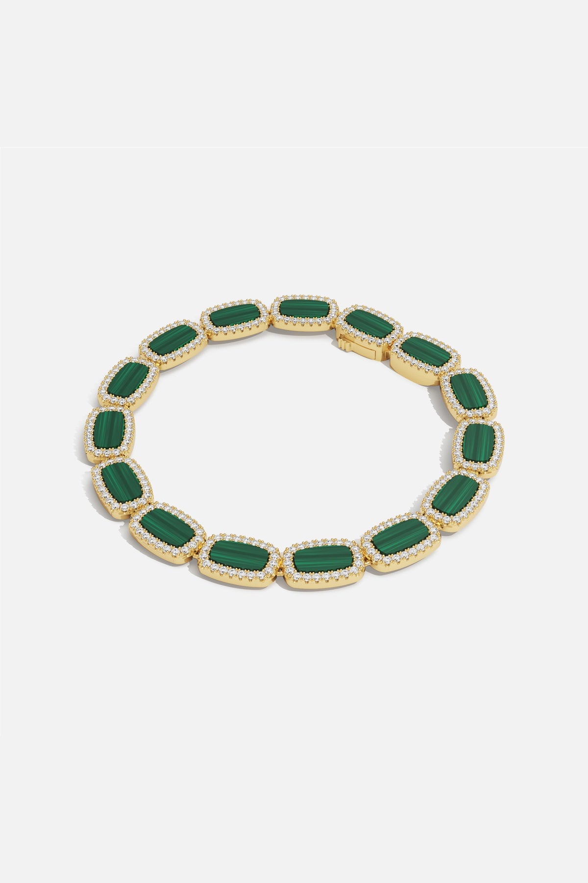 Bracelet APM en finition rhodium, éclats verts sertis de lumière, une élégance intemporelle.