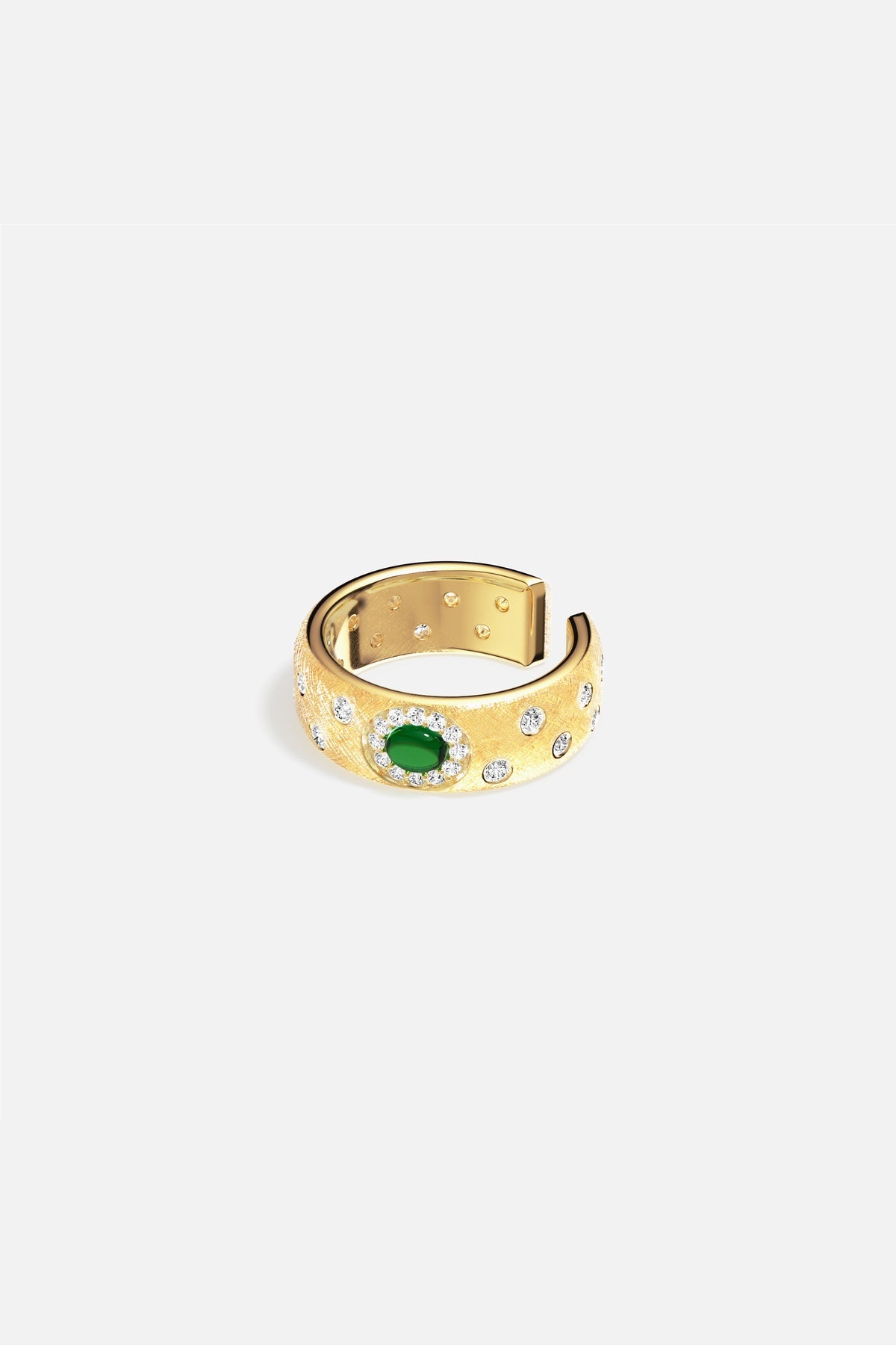 Bague APM, pierre verte lumineuse et éclats scintillants, une élégance dorée intemporelle.