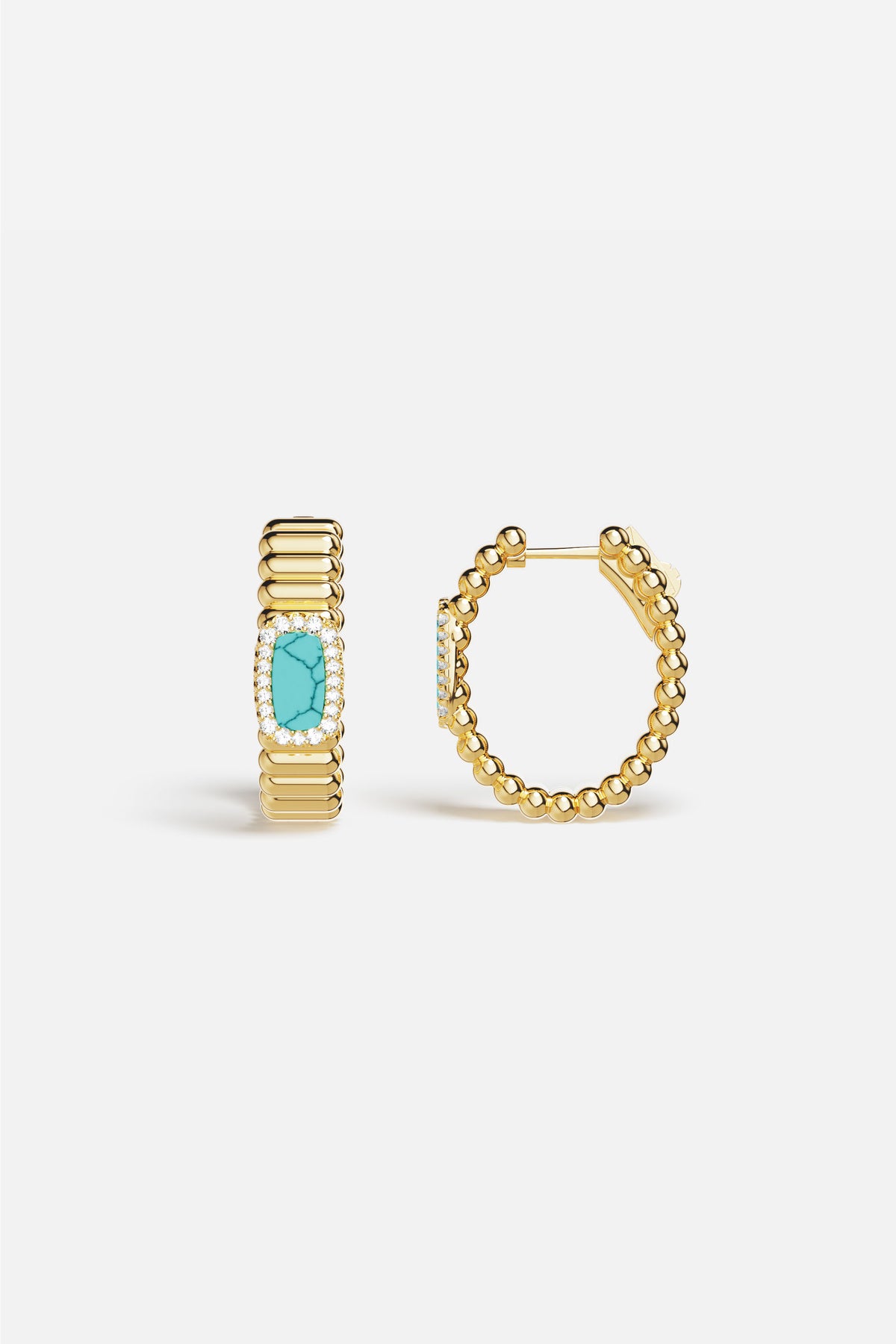 Créoles APM, éclat doré et touche turquoise, une élégance solaire et intemporelle.