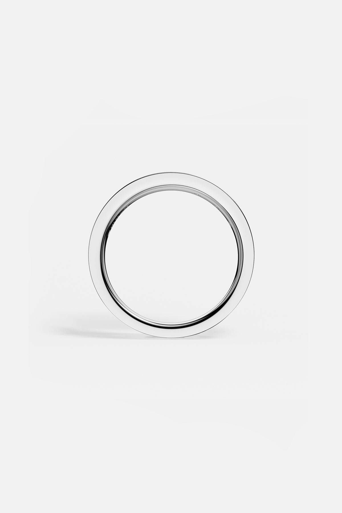 Bague APM, finition rhodium épurée, une élégance essentielle au quotidien.