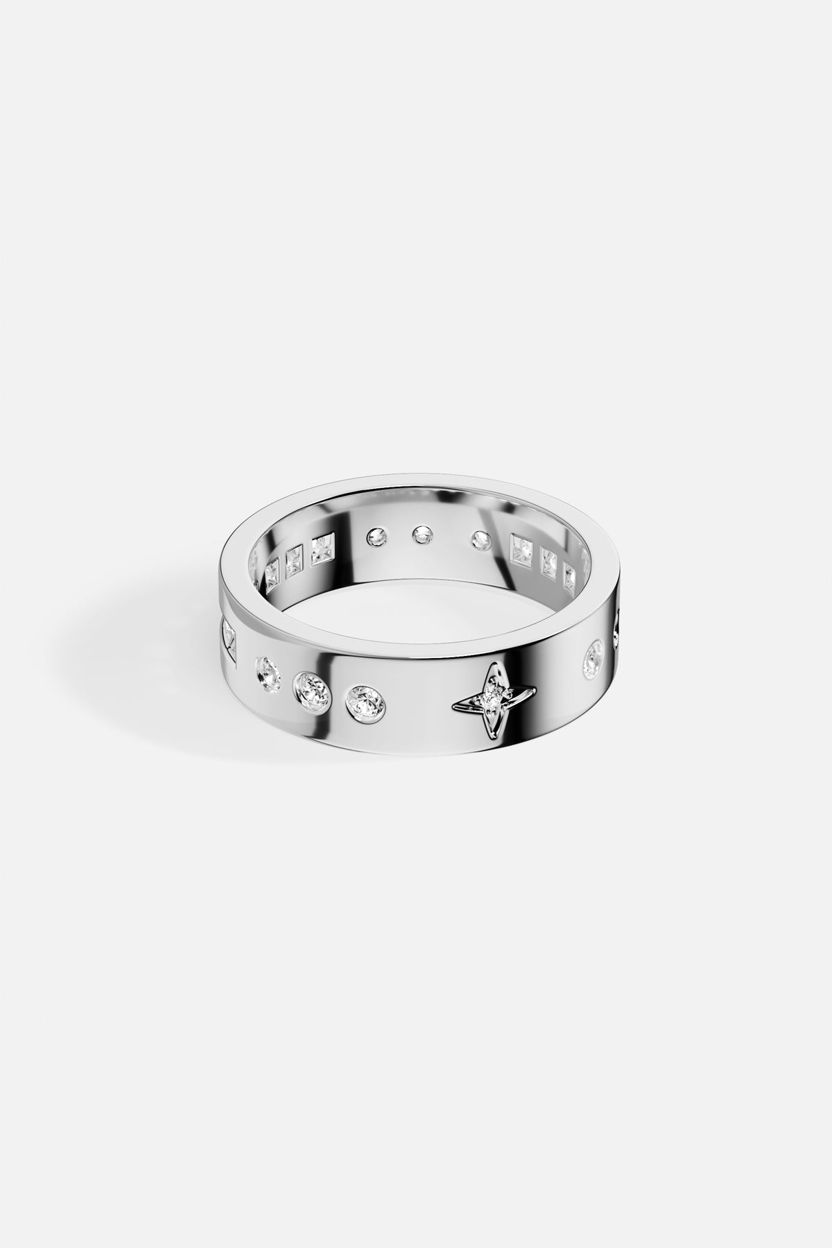 Bague APM, finition rhodium, éclats étoilés pour une allure moderne et lumineuse.