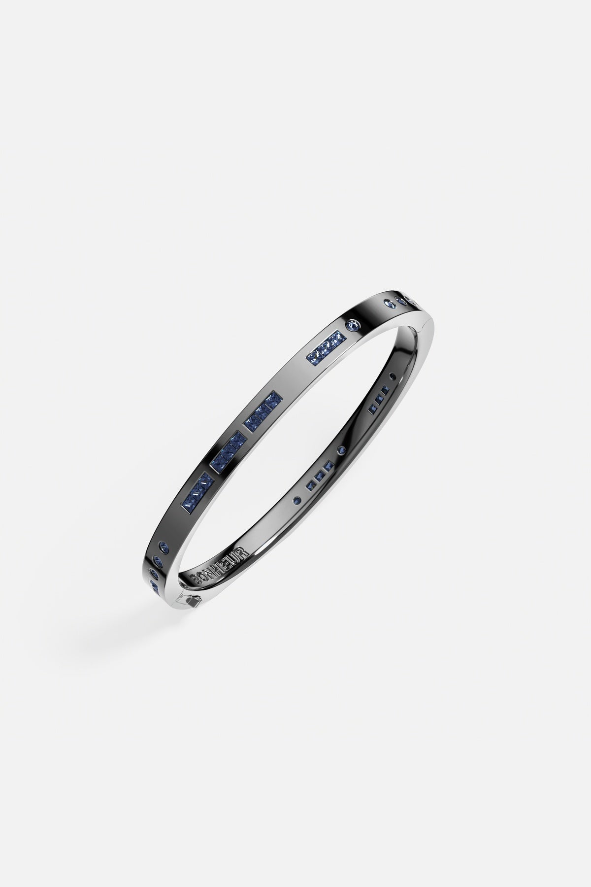 Bracelet Morse APM, code intime en éclats bleu nuit, élégance affirmée.