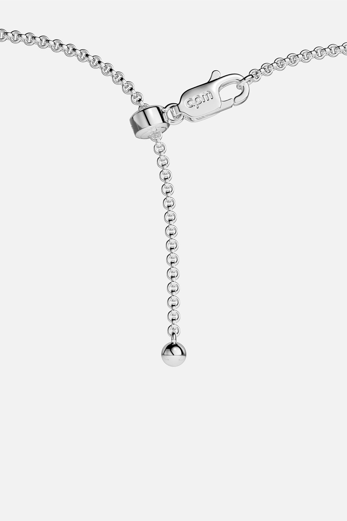 Collier APM au fermoir ajustable, une élégance fluide au fini rhodié.