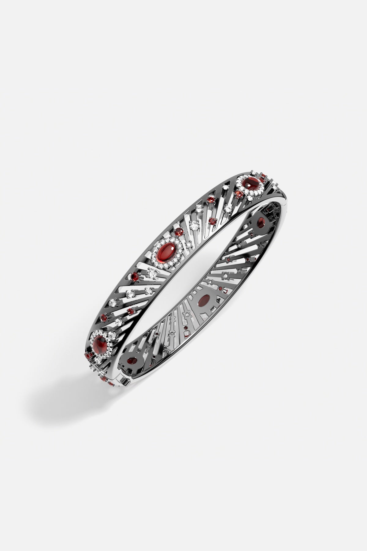 Bracelet APM, éclats rouges et finition rhodium, une allure audacieuse et sculpturale.