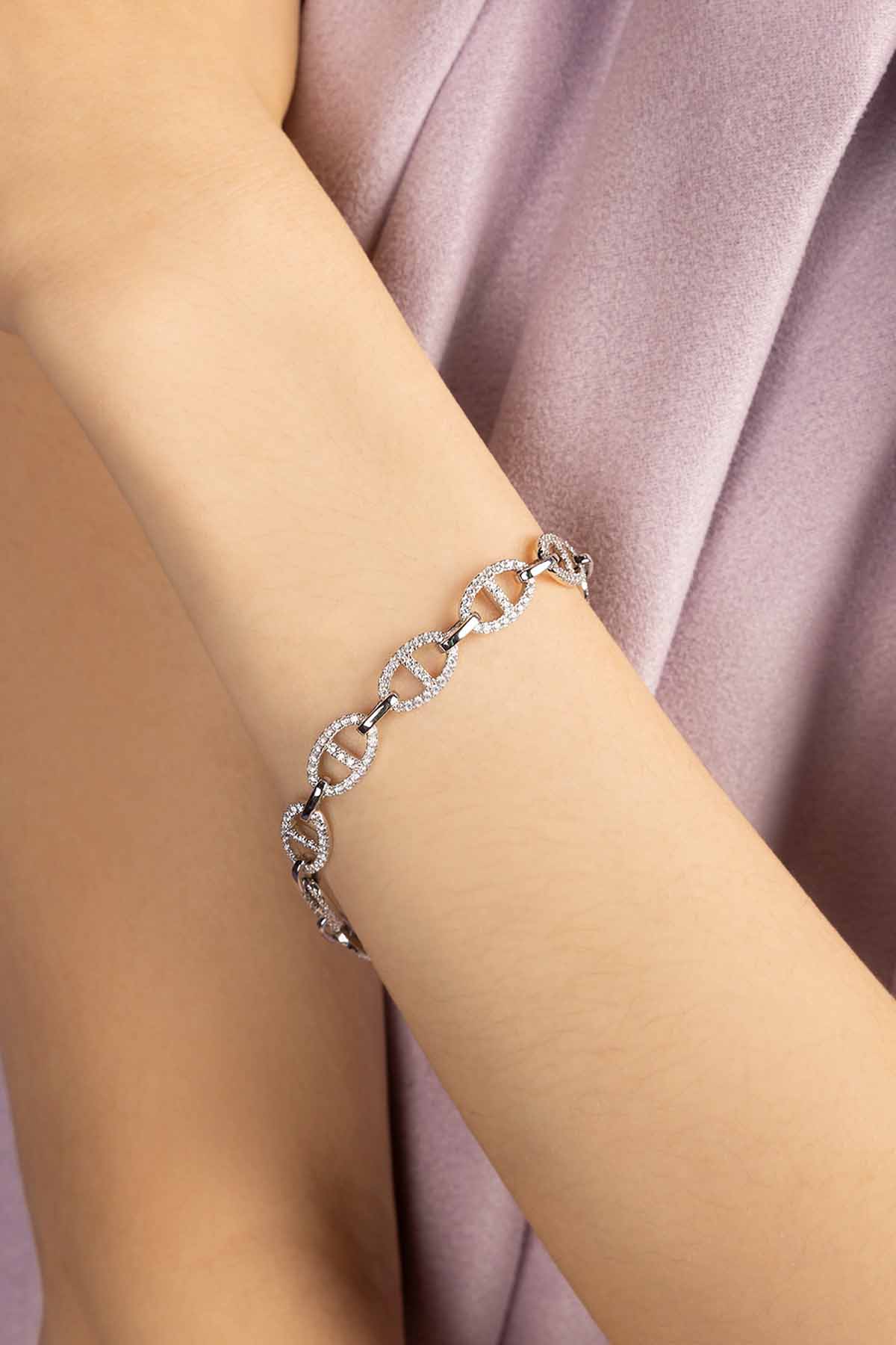Bracelets APM Monaco maille marine chain bracelet in silver with a linked chain design.