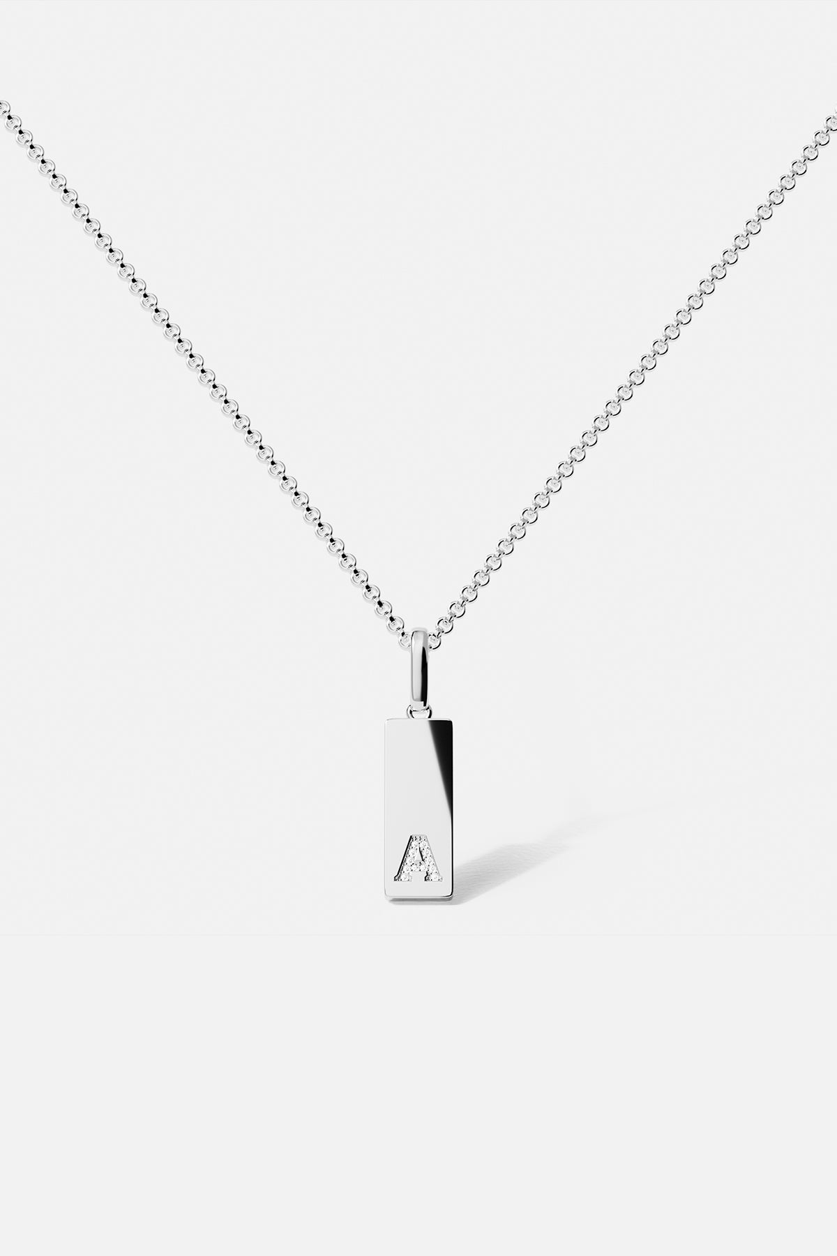 APM Monaco Collier Plaque Alphabet en Argent