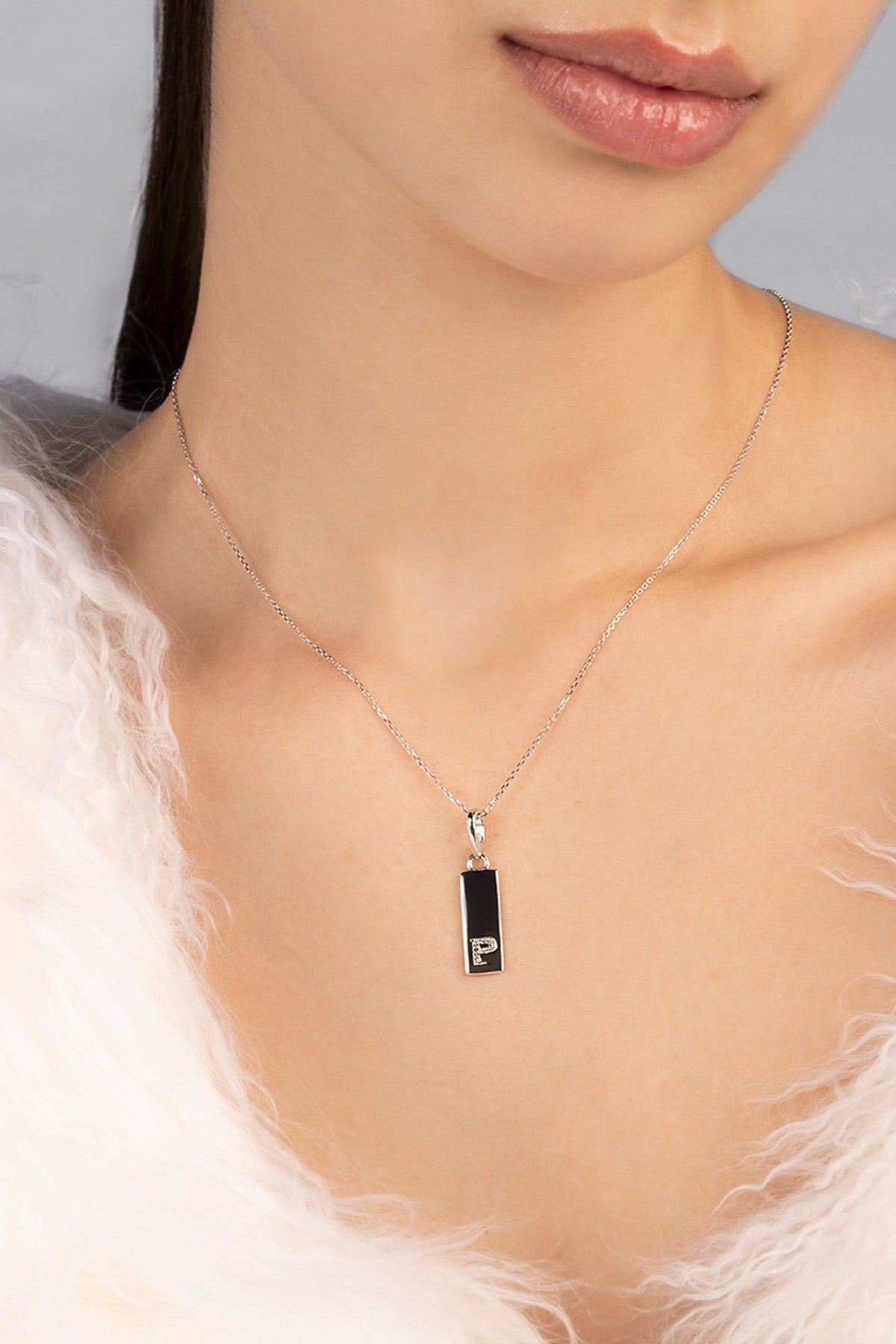 APM Monaco Collier Plaque Alphabet en Argent