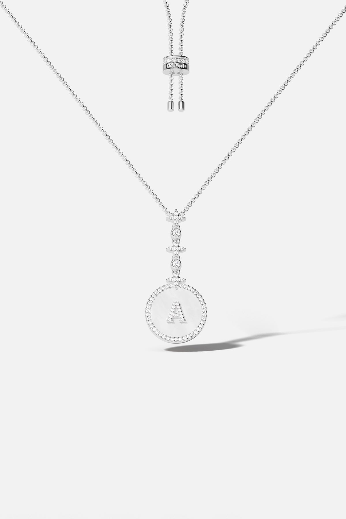 APM Monaco Collier Ajustable Alphabet Eternelle en Argent