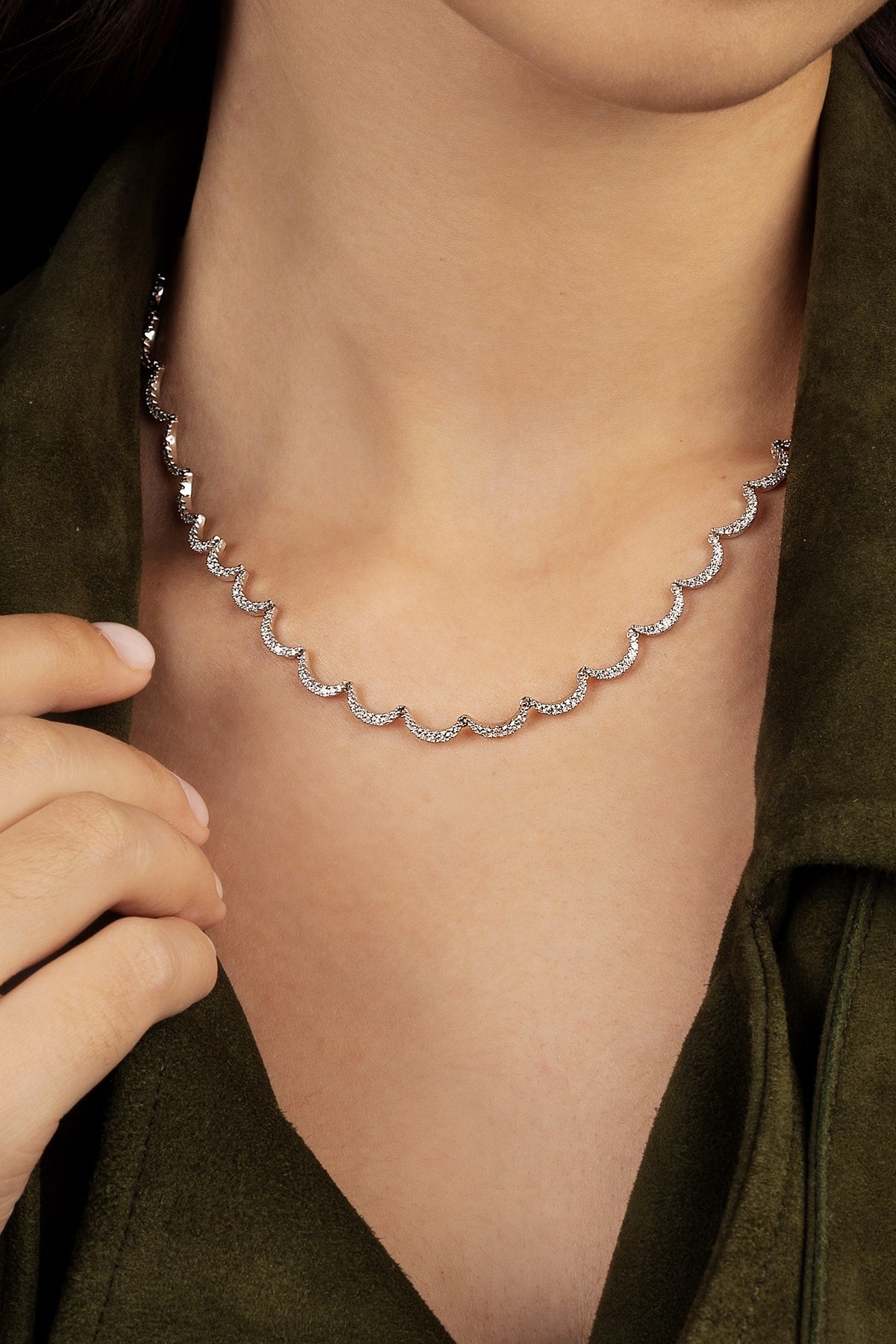 APM Monaco Collier Ajustable Wavy Argent en Argent