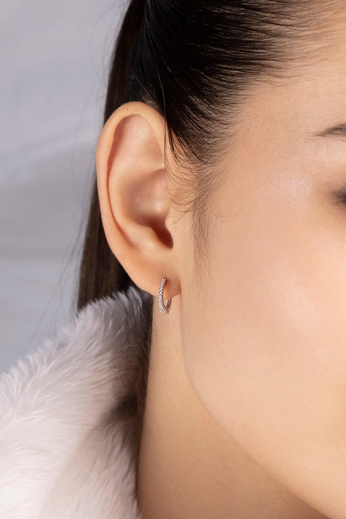 Earrings APM Monaco — pavé hoop earrings in white with diamonds, 8.5 mm diameter.