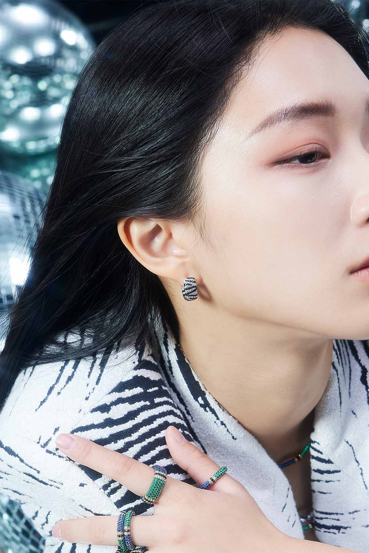 APM Monaco Boucles d'Oreilles Créoles Zèbre en Argent